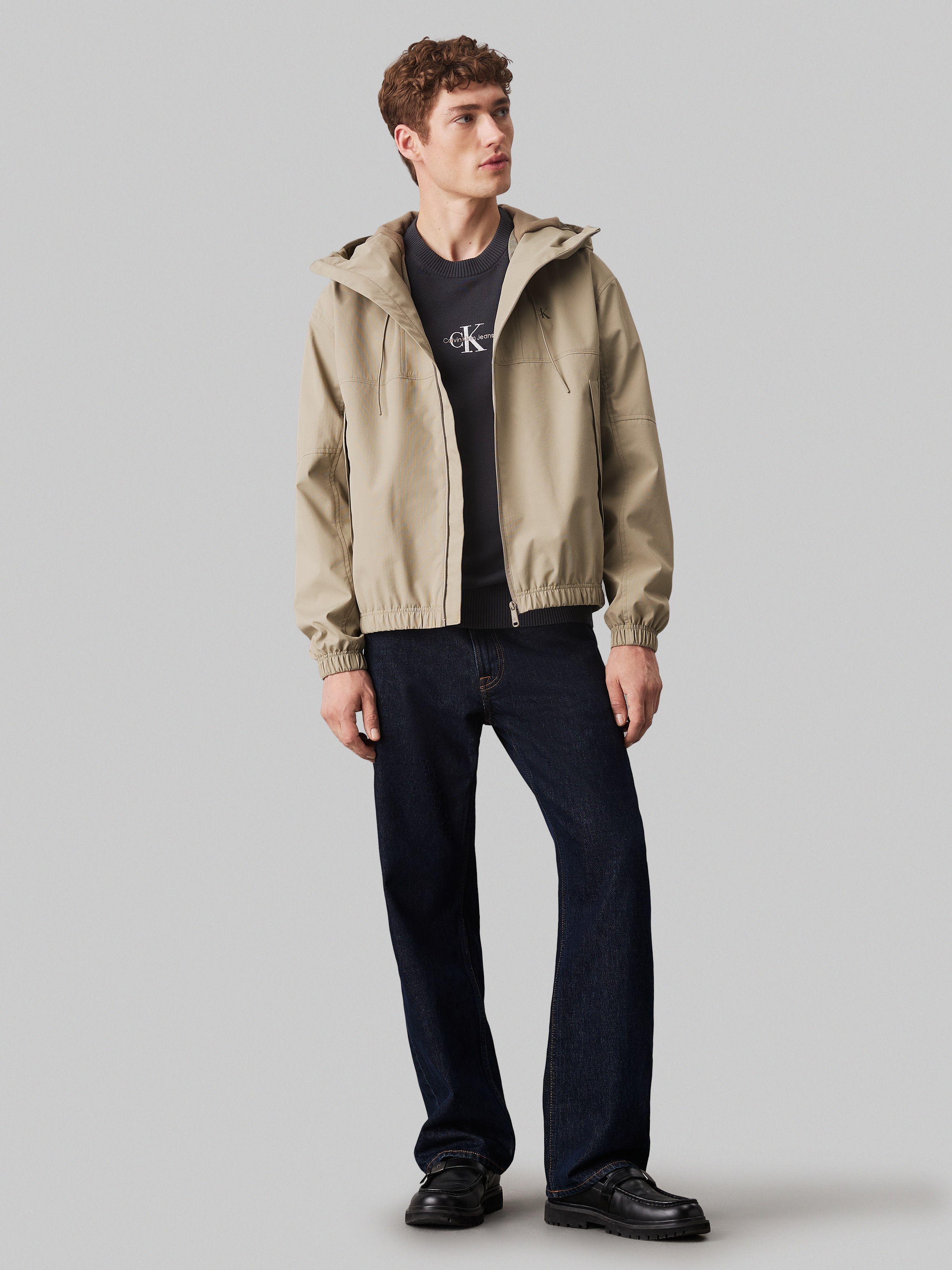 Calvin Klein Jeans Allwetterjacke »TECHNICAL JACKET«, mit Kapuze, Logodruck, Eingriffstaschen