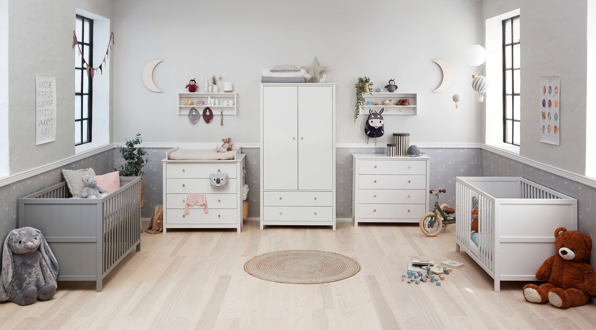 Thuka Kommode »Luna Kinderkommode, Babyzimmer,«, 4 Schubl. mit Soft-Close, Griffe aus Messing, massiver Kiefer und MDF