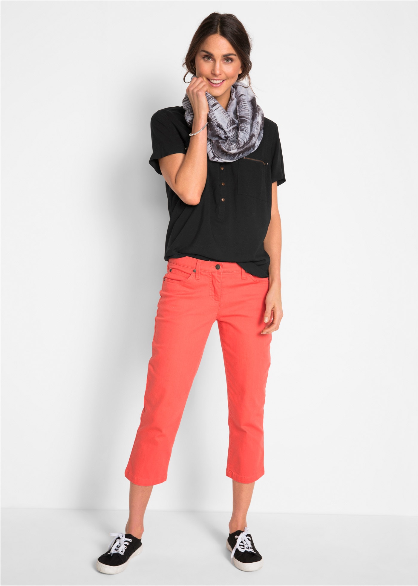 bonprix Kurzarmbluse mit kurzem Arm, aus Viskose, mit V-Ausschnitt, lockere Passform