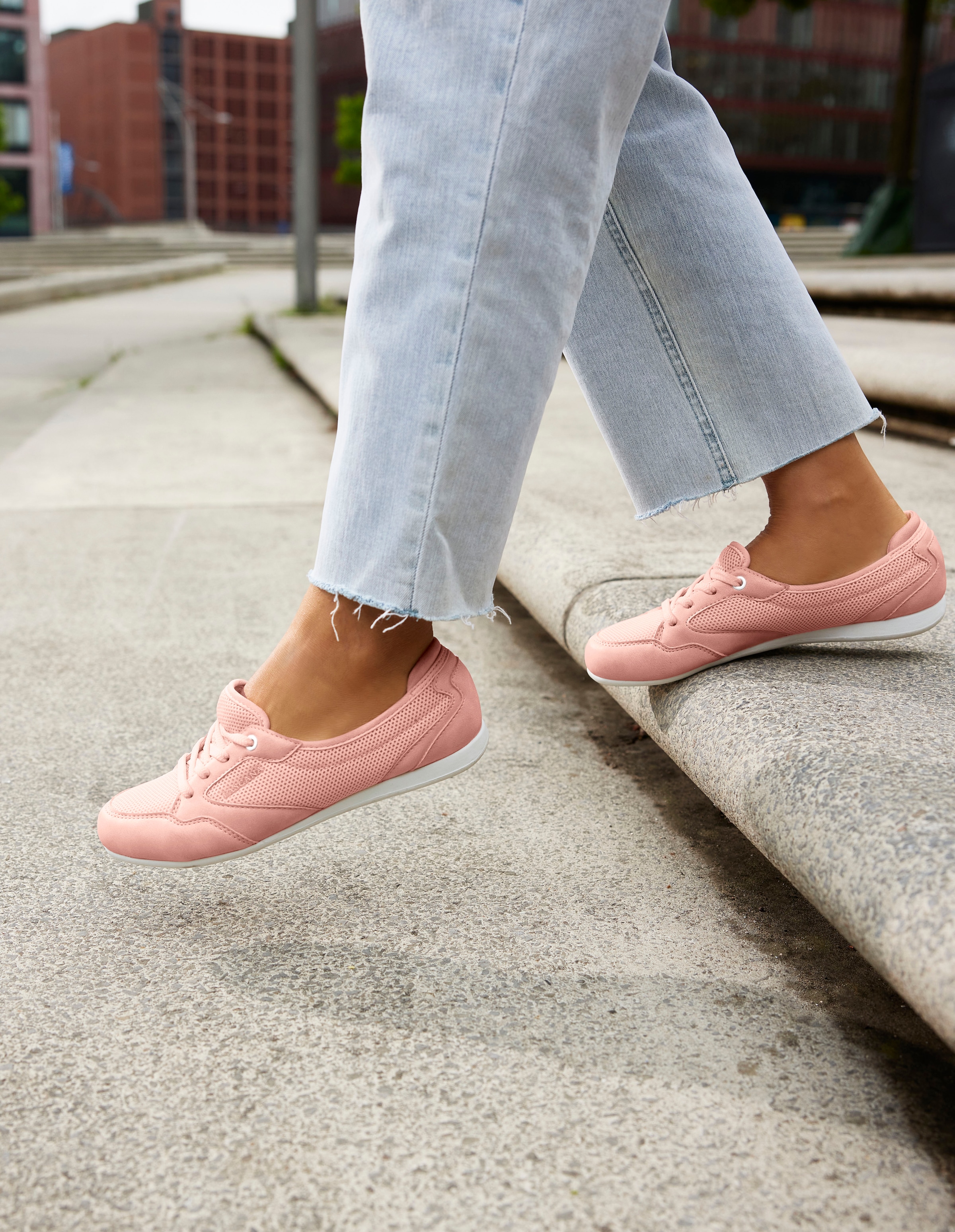LASCANA Sneaker »Freizeitschuh, Halbschuh,«, in modischer Mesh-Optik zum Reinschlüpfen VEGAN