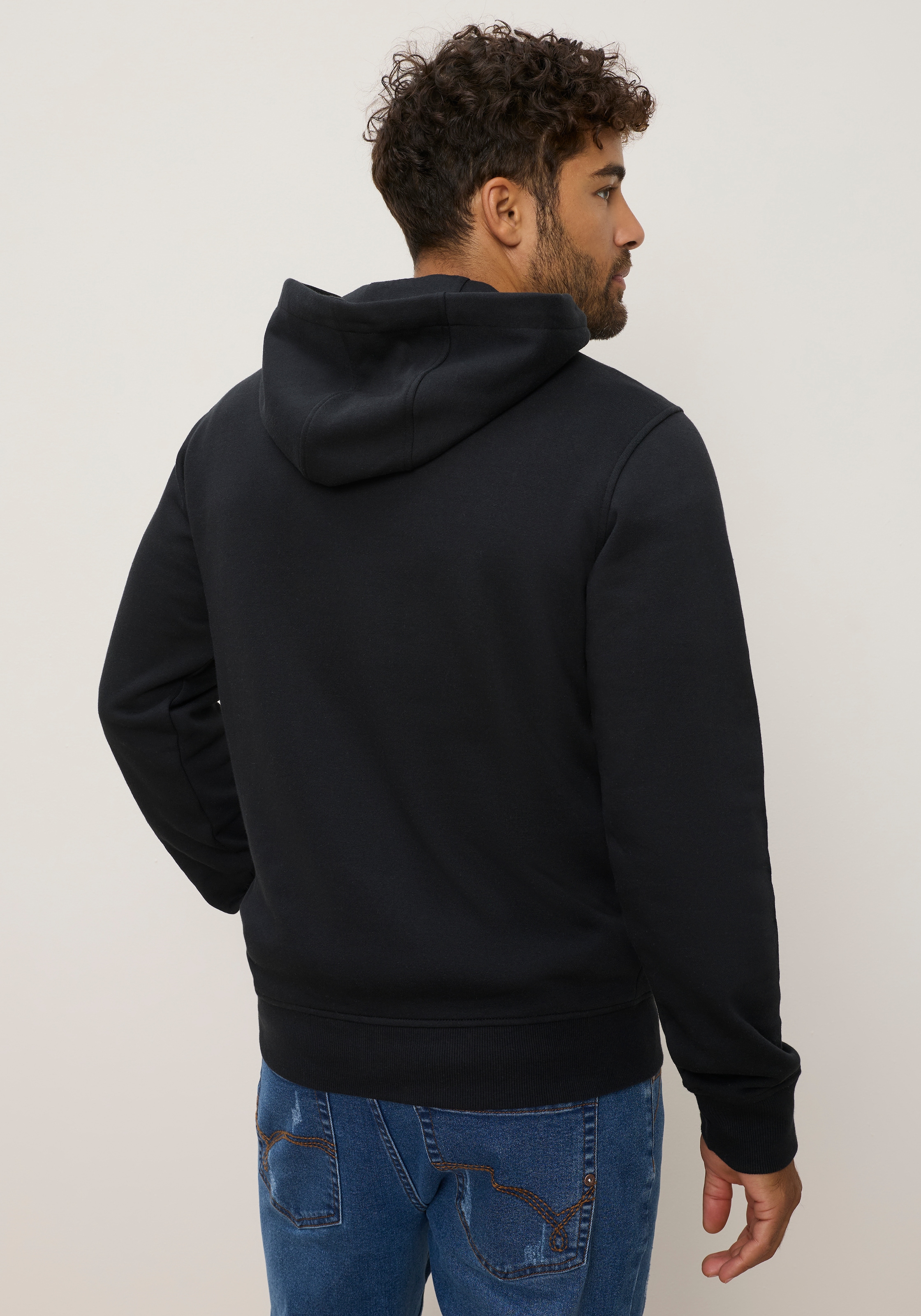 Bruno Banani Kapuzensweatshirt , Ausdrucksstarker Print trifft auf lässigen Komfort
