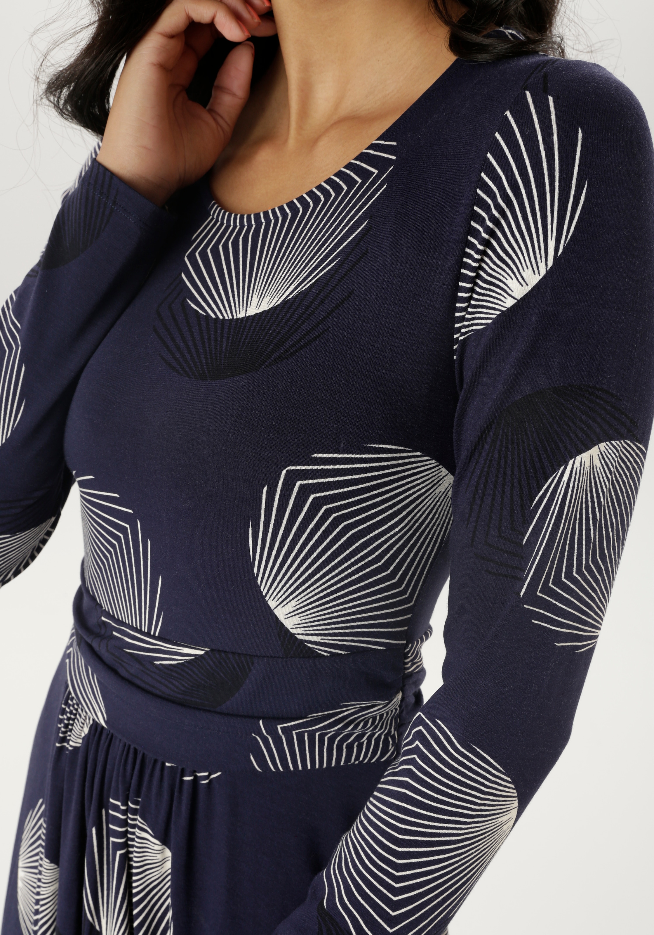 Aniston SELECTED Jerseykleid, mit figurbetonenden Raffungen in der Taille