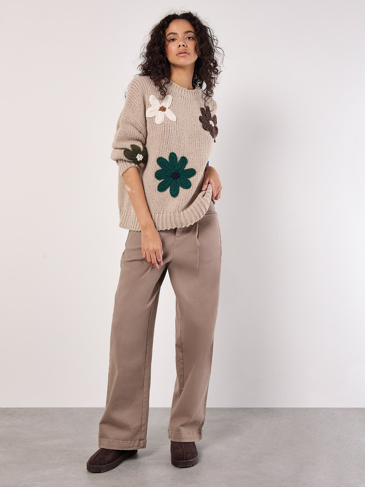 Apricot Rundhalspullover »Oversize-Pullover« mit Stickerei-Margeriten