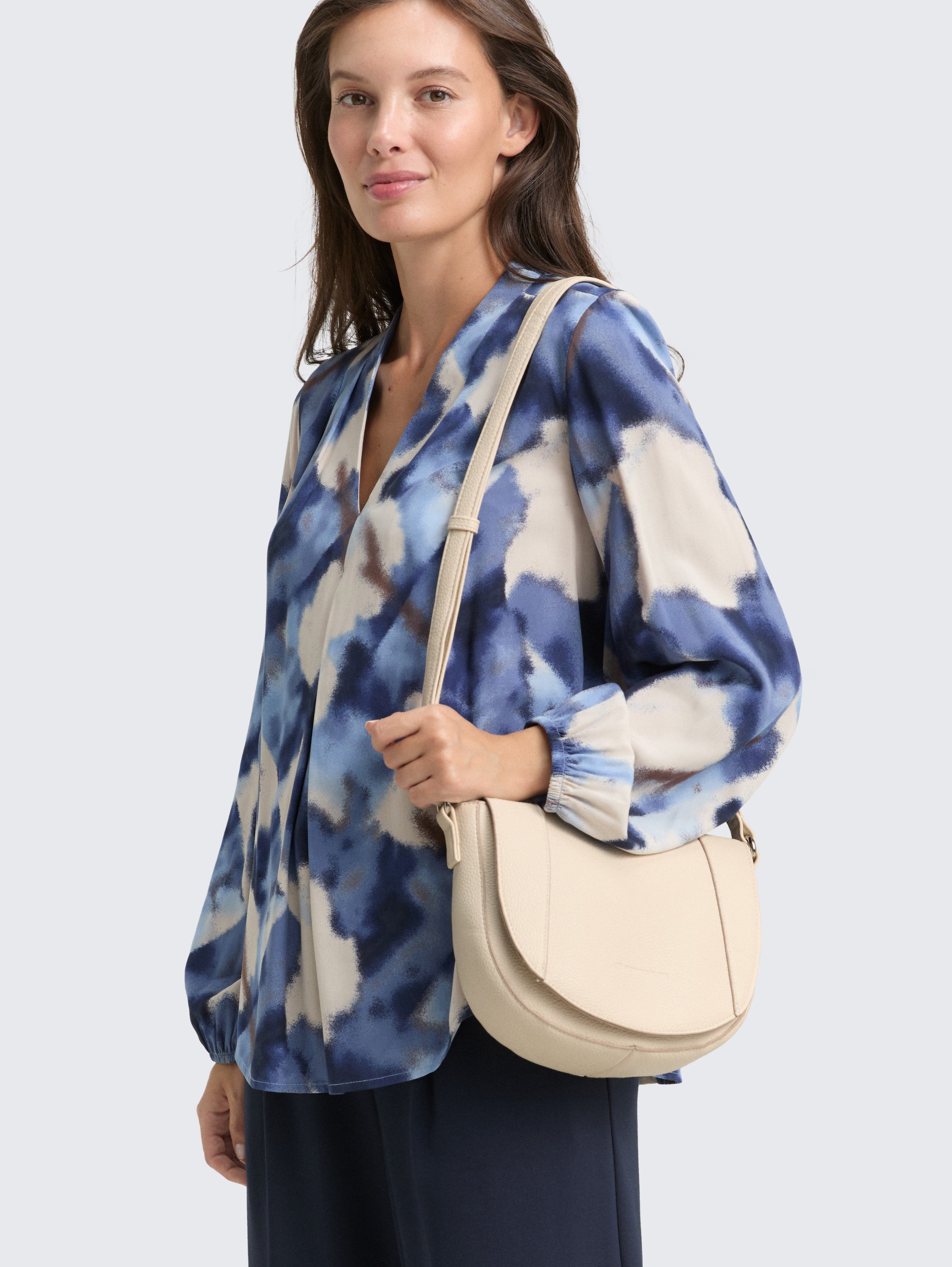 TOM TAILOR Satteltasche »Dahlia«, weiches Lederimitat in moderem Look mit Kontrastkanten und feinem Logo