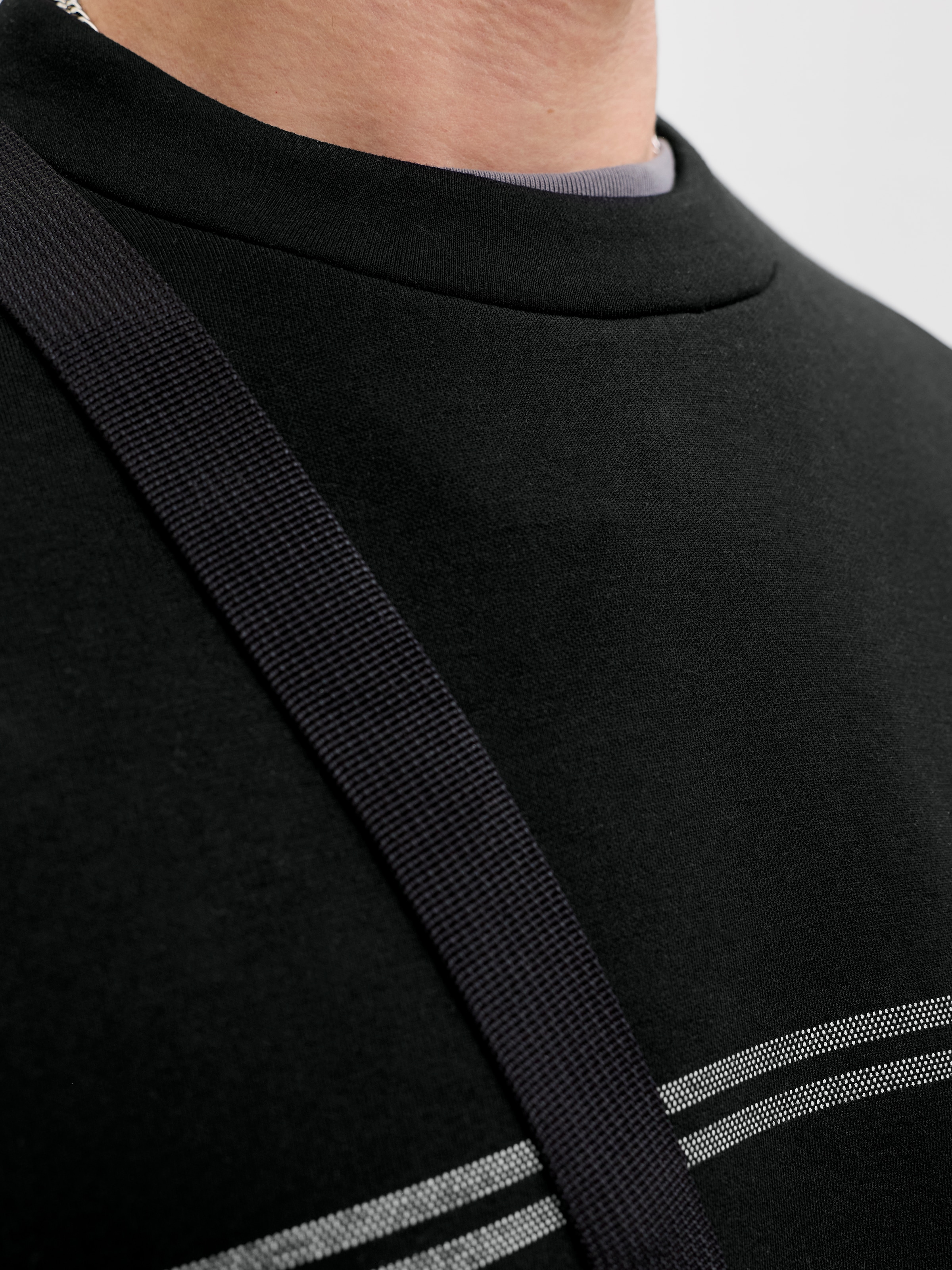 Jack & Jones Sweatshirt »JCOFUSION SCUBA SWEAT CREW NECK SN«, Materialmix, relaxed fit
