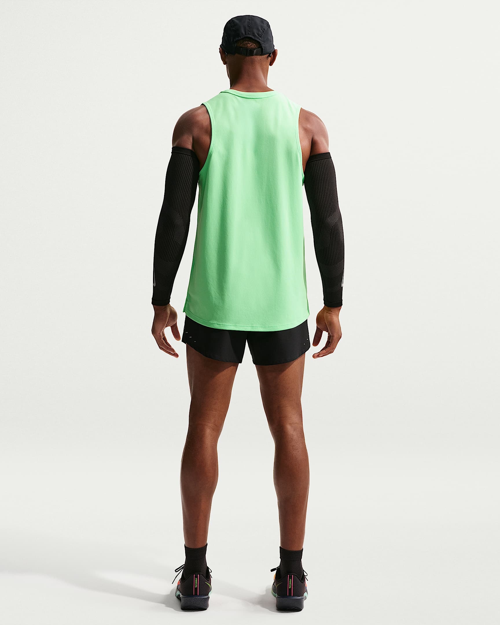 Nike Tanktop »M NK DF MILER TANK TOP« mit reflektierenden Details, atmungsaktives Material
