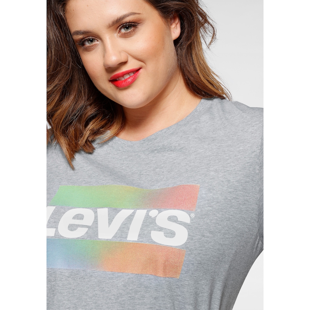 Levi's® Plus Rundhalsshirt »The Perfect Tee Pride Edition«, mit Schriftzug und bunten Balken
