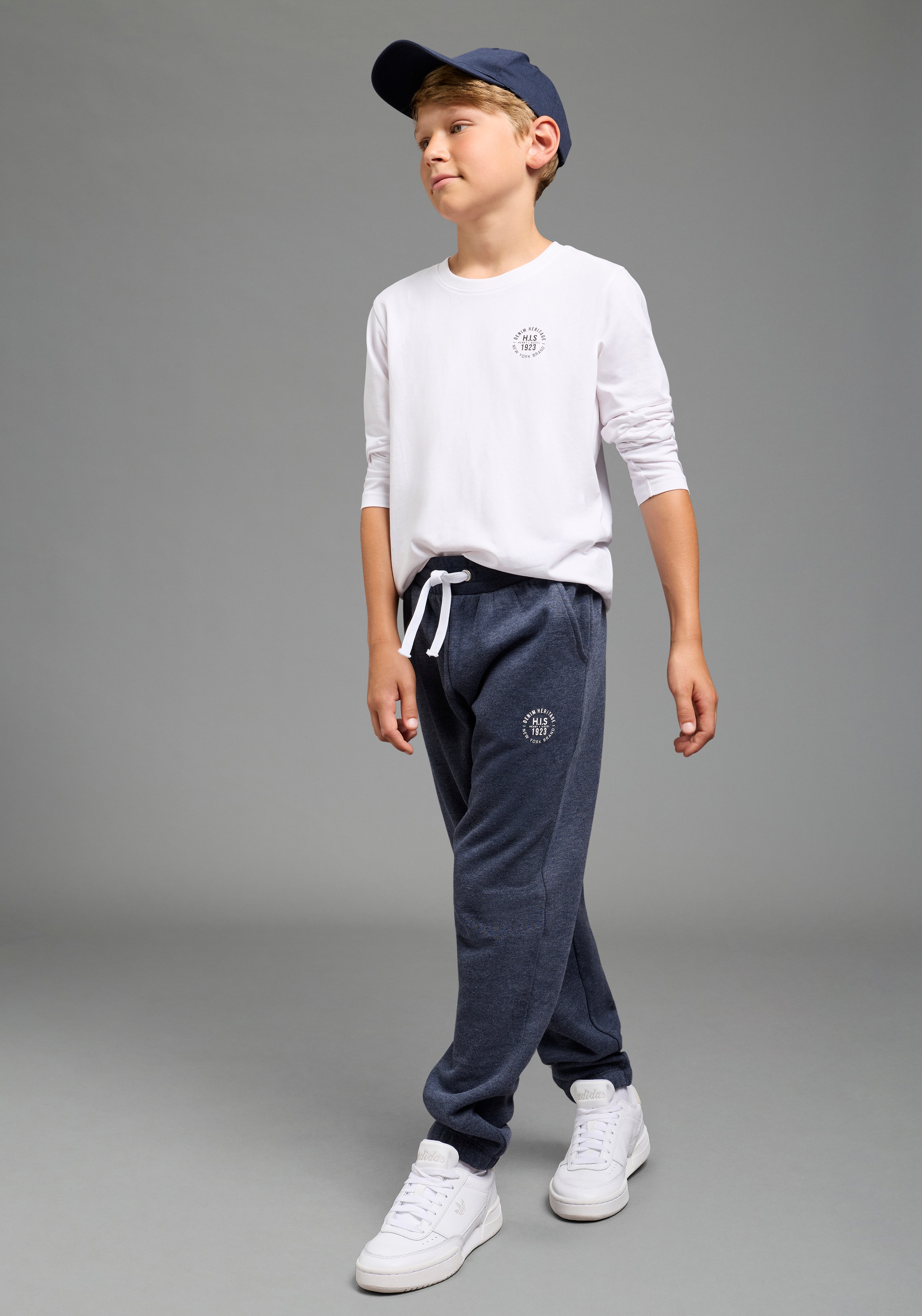 H.I.S Sweathose »H.I.S Basic Sweatshose, Jogginghose für Jungen«  Für TEENS. Sweathose mit kleinem Badge
