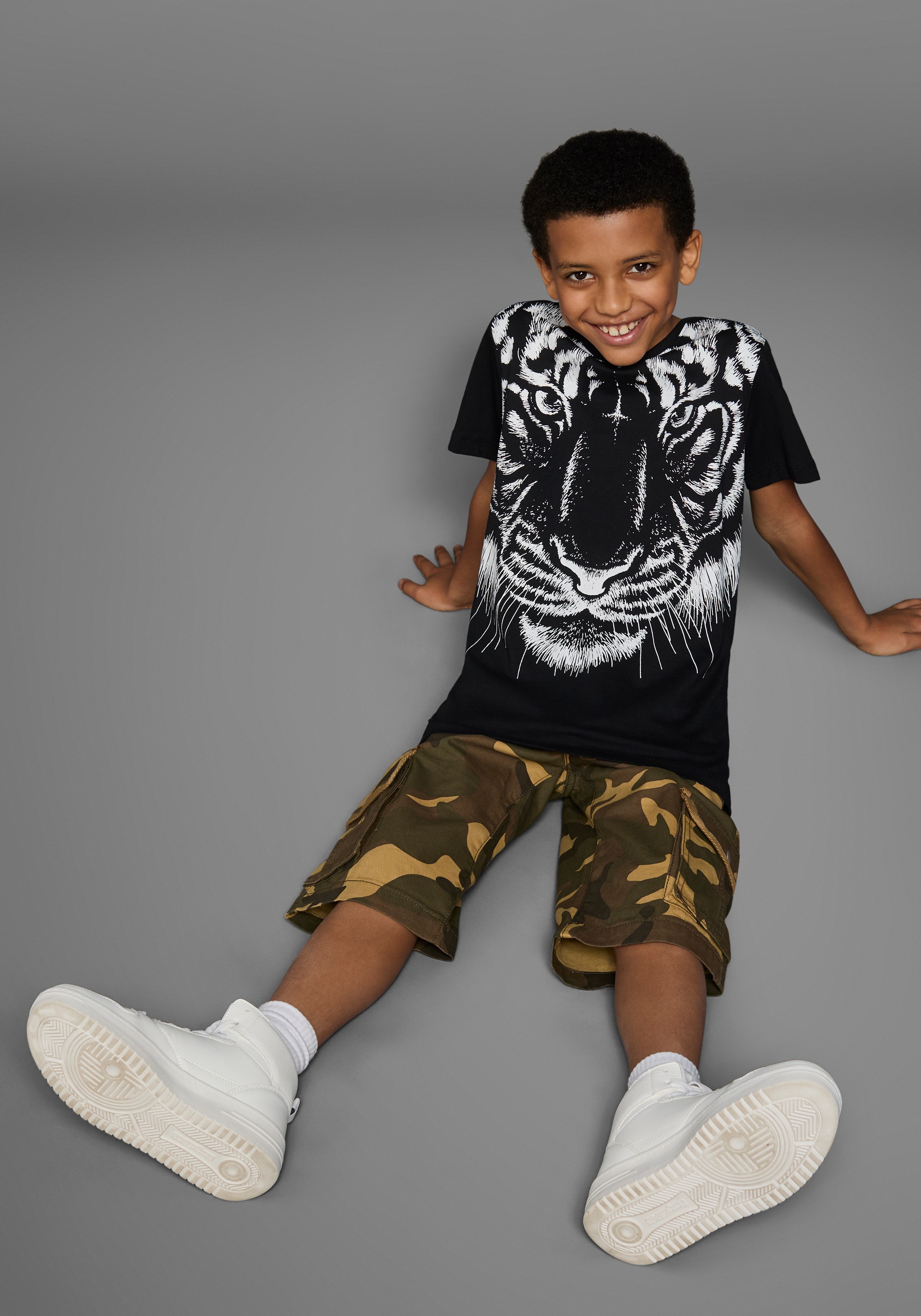 KIDSWORLD T-Shirt »Mit großem Druck: WHITE TIGER«, Kurzarm, Basic-Passform, bedruckt, Rundhalsausschnitt