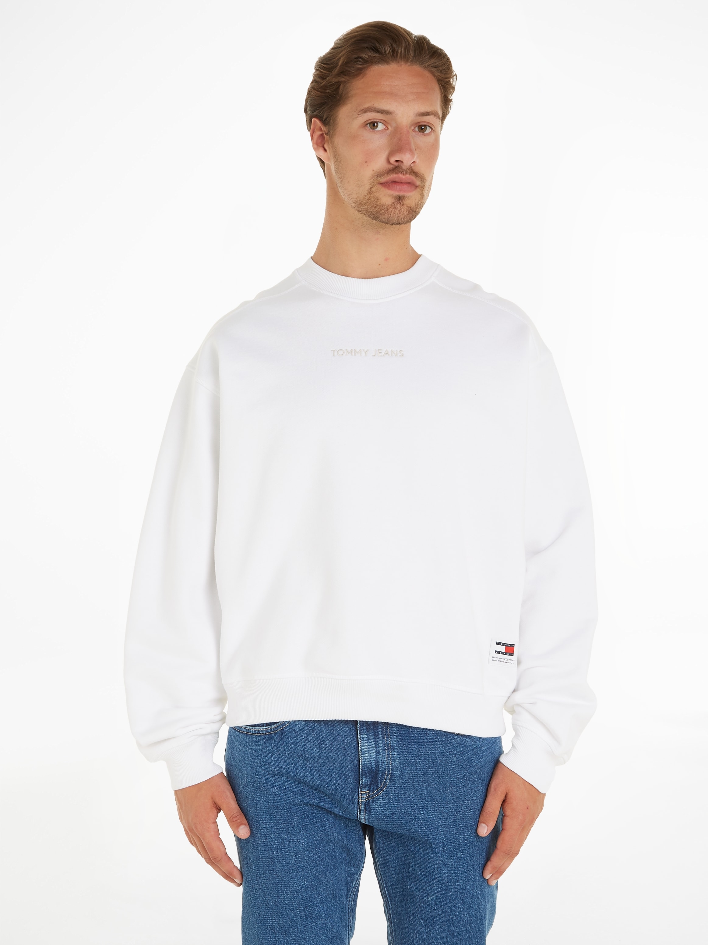 Tommy Jeans Sweater »TJM BOXY NEW CLASSICS CREW EXT«, mit Print auf der Brust