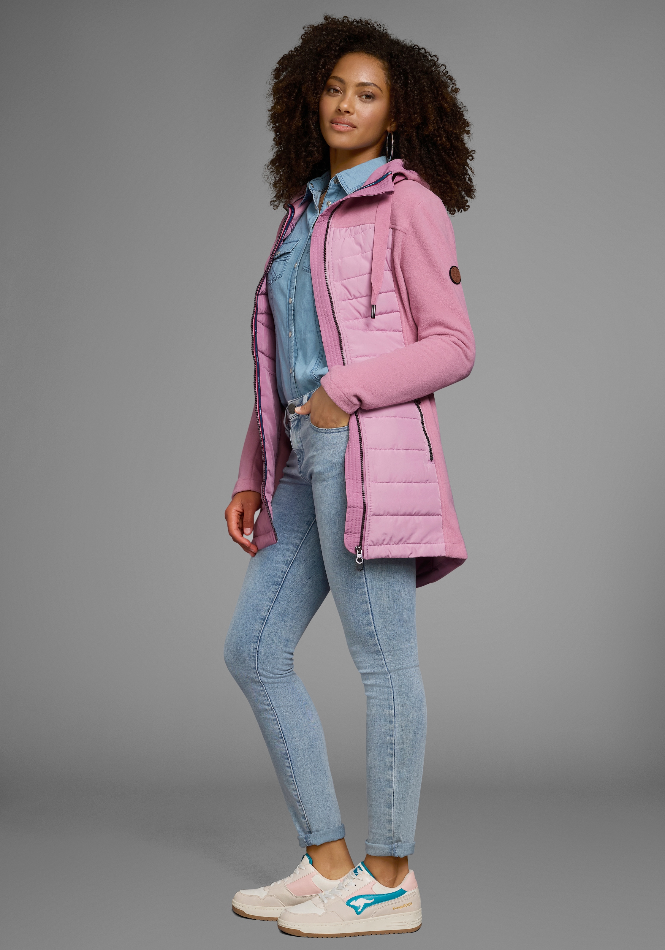 KangaROOS Langjacke, mit Kapuze, leichter Webstoff, figurbetonter Schnitt, mit Kapuze