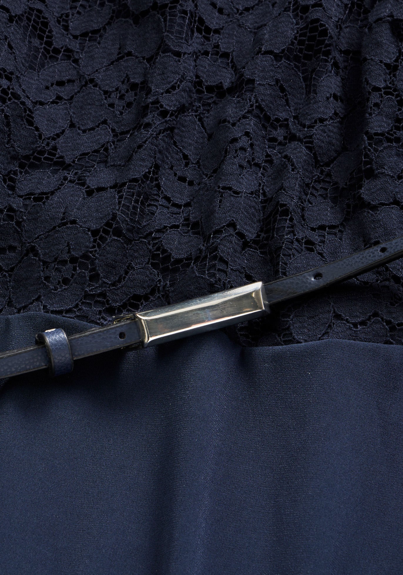 bonprix Minikleid festlicher Stil, mit kurzem Arm, ausgestellte Passform