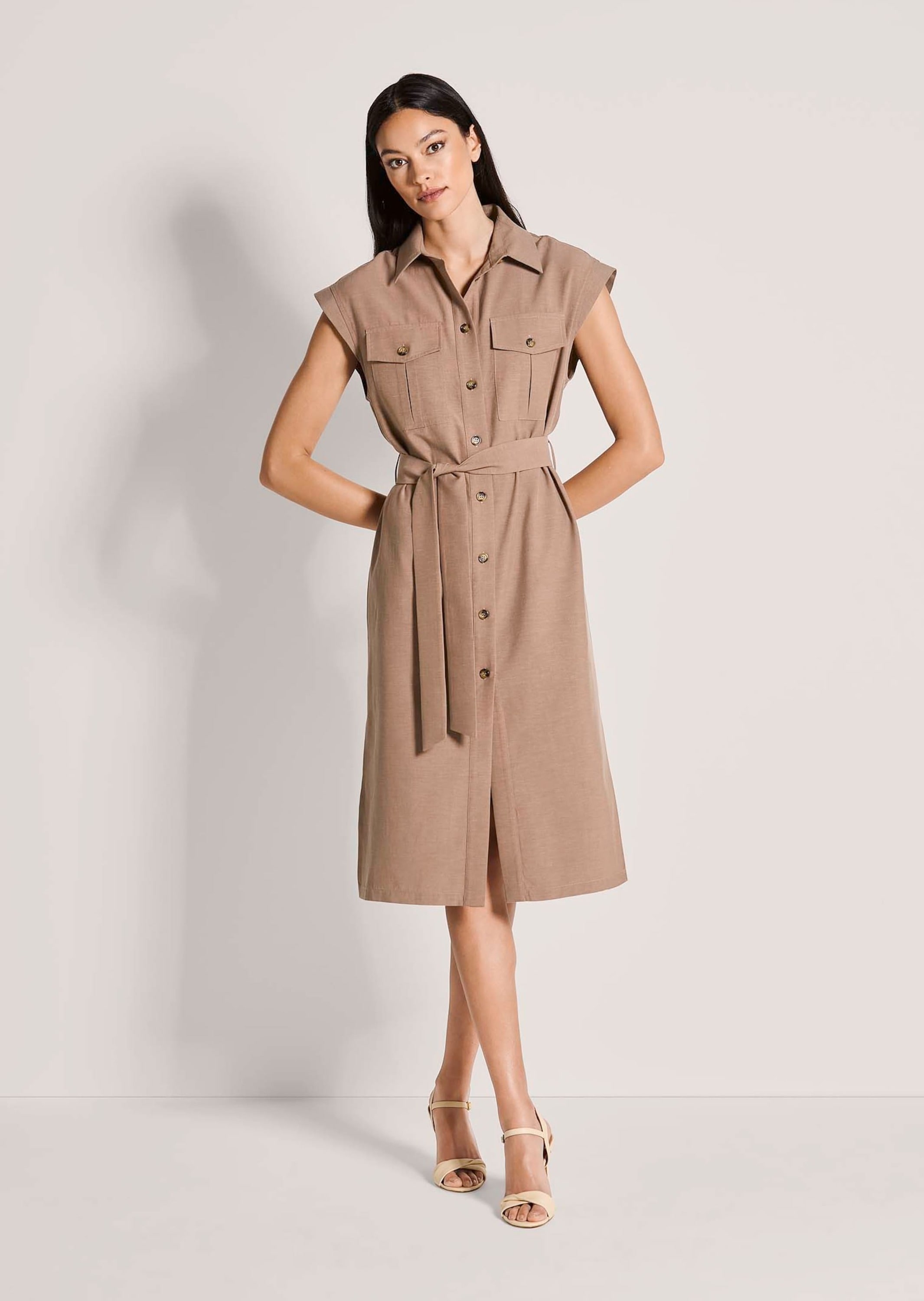 MADELEINE Sommerkleid »Hemdblusenkleid Sommerkleid mit Bindeband« Hemdblusenkleid mit Bindeband, aufgesetzter Brusttasche mit Falte, Klappe und Knopf