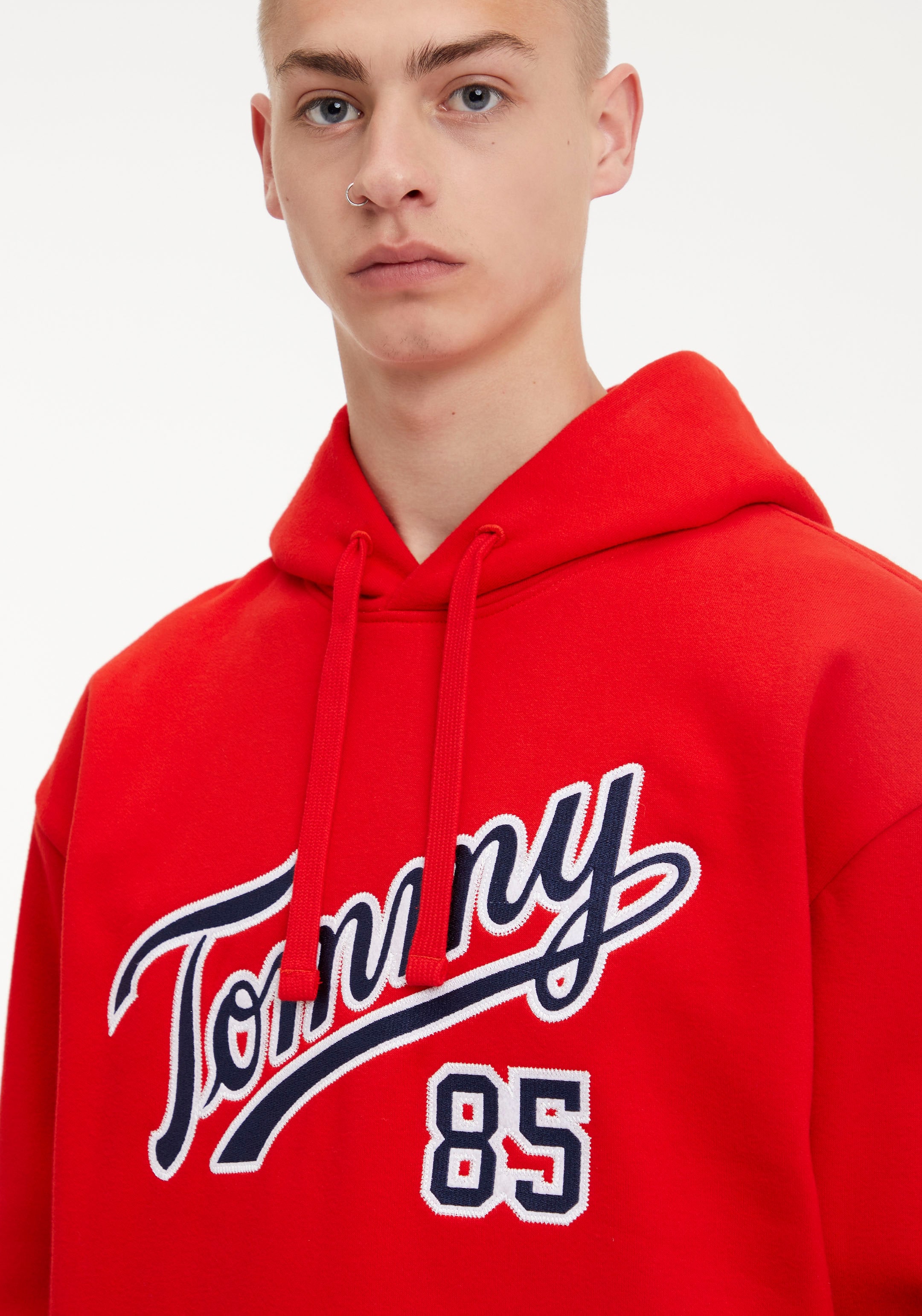 Tommy Jeans Kapuzensweatshirt »TJM RLXD COLLEGE 85 HOODIE«, mit Kordelzug  online bestellen bei OTTO