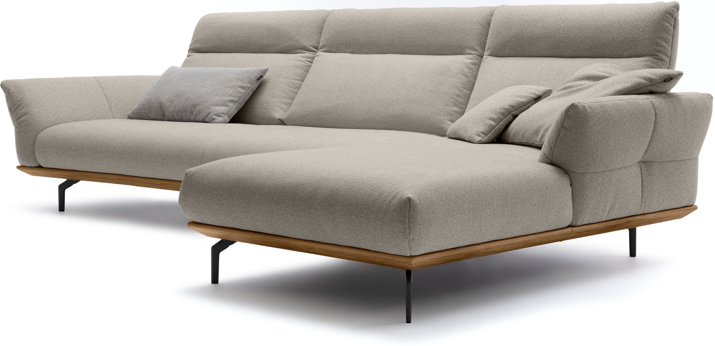 Creation BY ROLF BENZ Ecksofa »CR.460«, Sockel in Nussbaum, Winkelfüße in Umbragrau, Breite 338 cm
