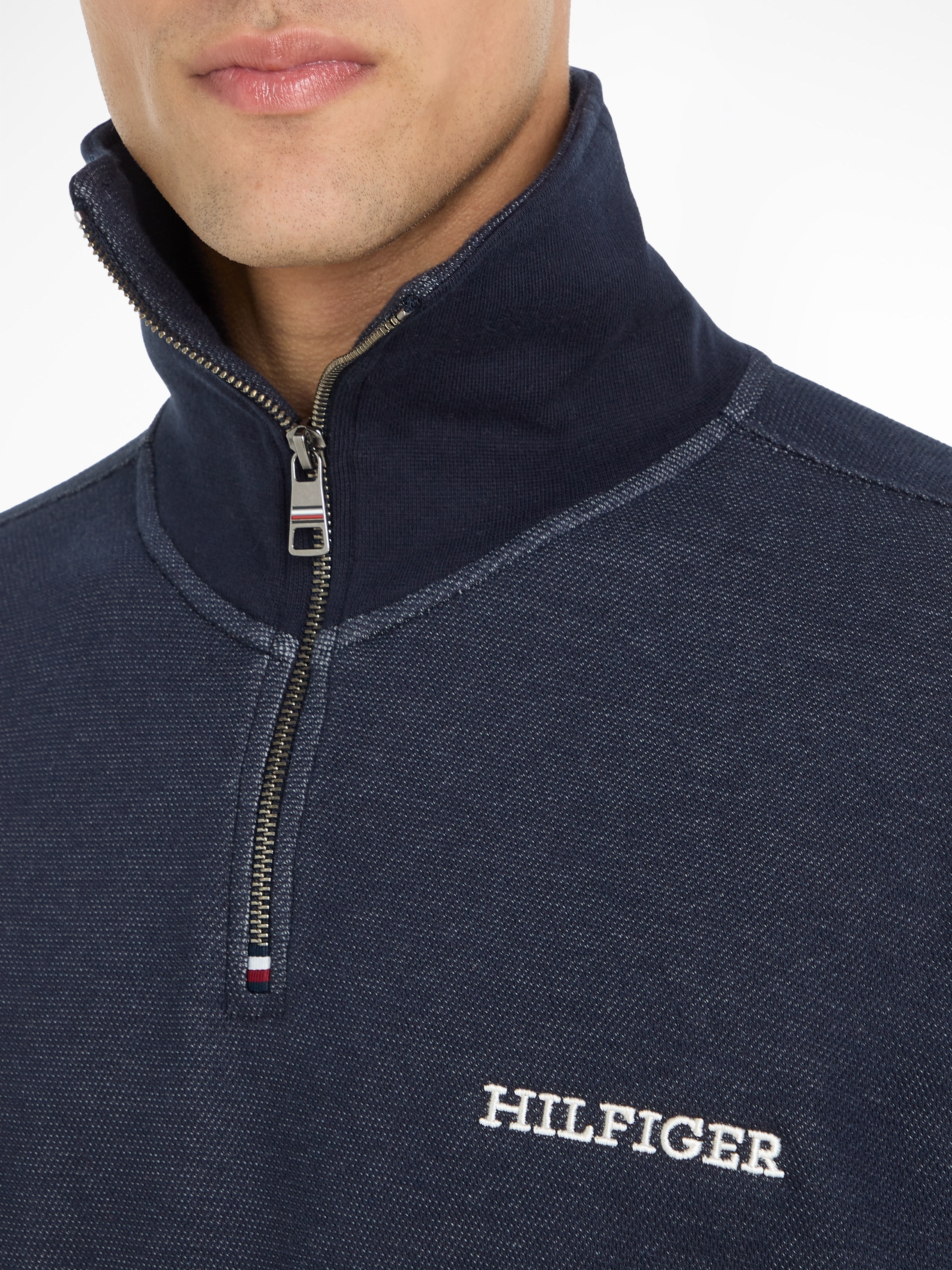 Tommy Hilfiger Sweatshirt »MONOTYPE HONEYCOMB 1/4 ZIP«, Tommy Hilfiger Flag-Stickerei am Reißverschluss und Rücken