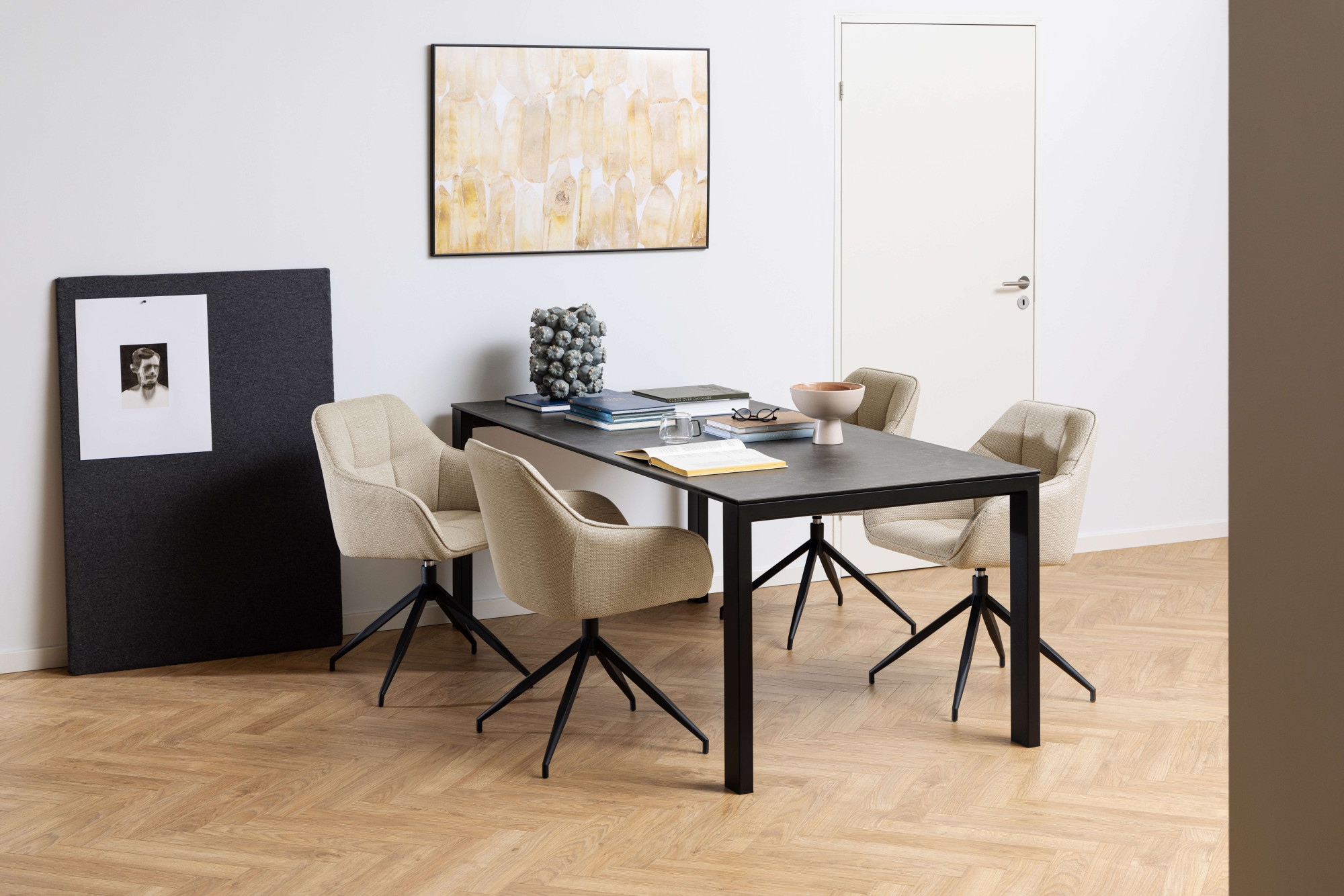 ACTONA GROUP Armlehnstuhl »Brenda Esszimmerstuhl, Polsterstuhl,«, Luxus-Microfaser, Drehfunktion, Armlehne, Stoff, Quadratnähten, schwarzen Metallbeinen