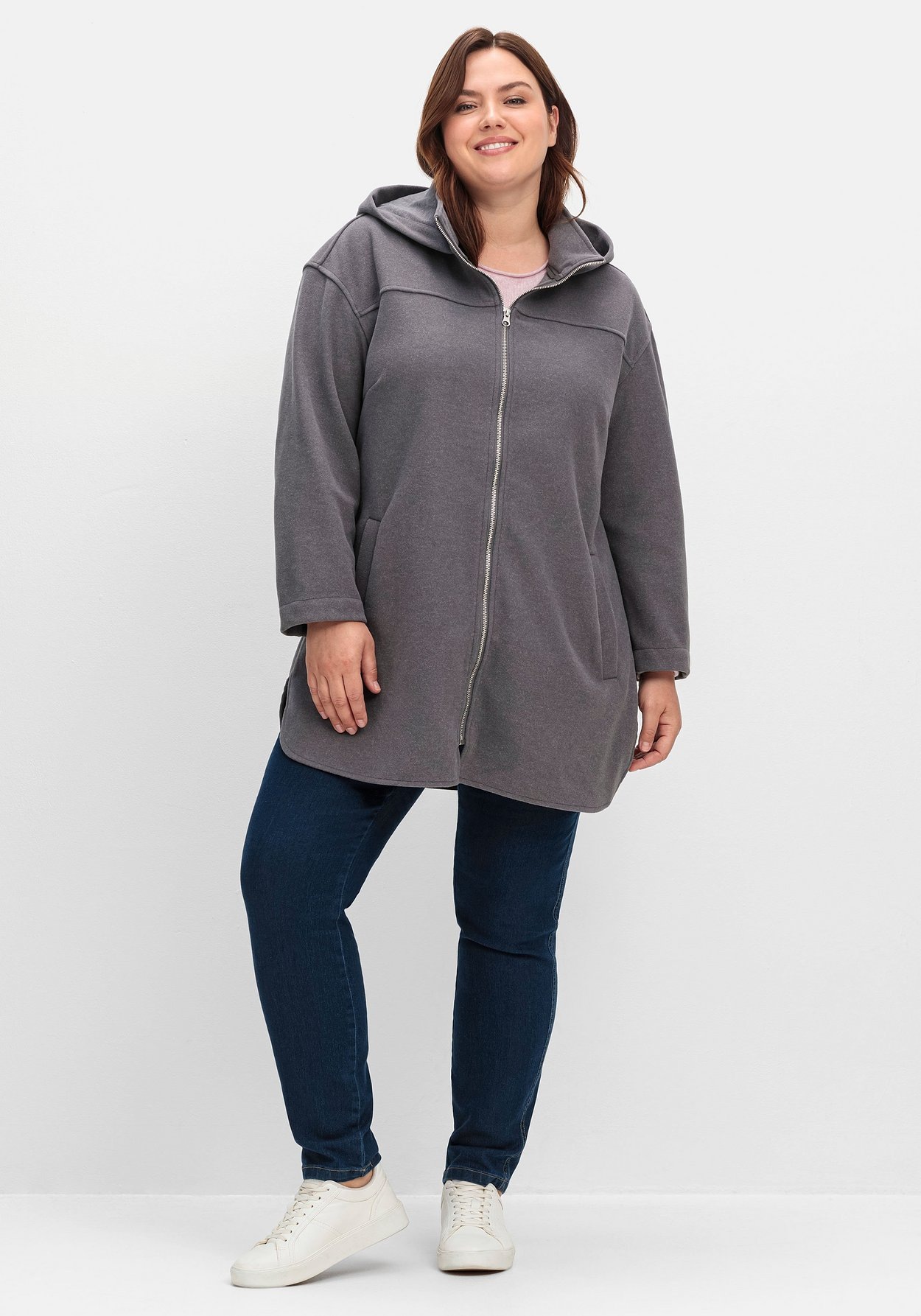 Sheego Langjacke »Kapuzenjacke mit Stehkragen und überschnittenen Schultern«