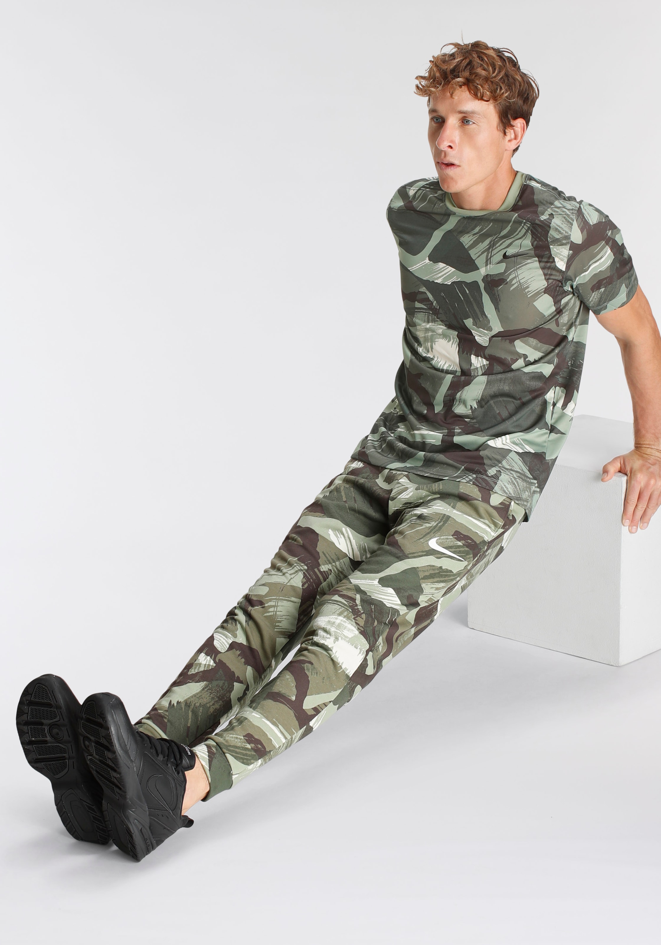 Nike Trainingsshirt »DRI-FIT LEGEND MEN'S CAMO FITNESS T-SHIRT«