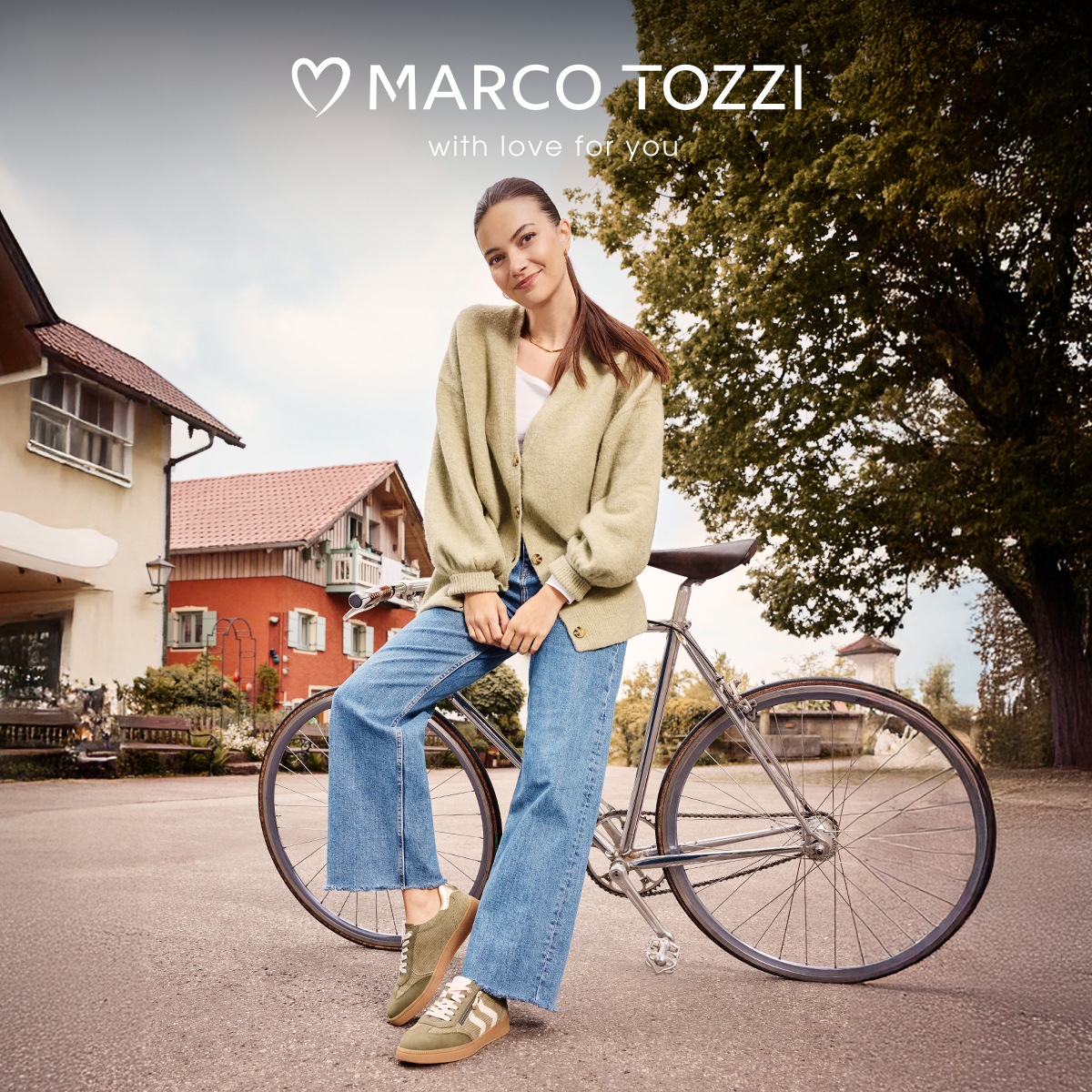 MARCO TOZZI Plateausneaker, Freizeitschuh, Halbschuh, Schnürschuh mit Kontrastbesätzen