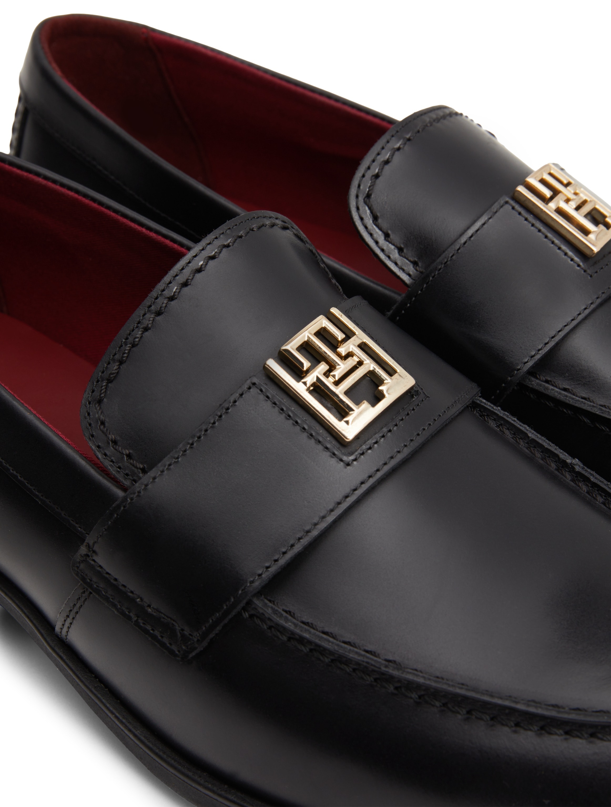 Tommy Hilfiger Loafer »TH LEATHER CLASSIC LOAFER«, Slipper, Halbschuh, Schlupfschuh mit Zierriegel, schmale Form