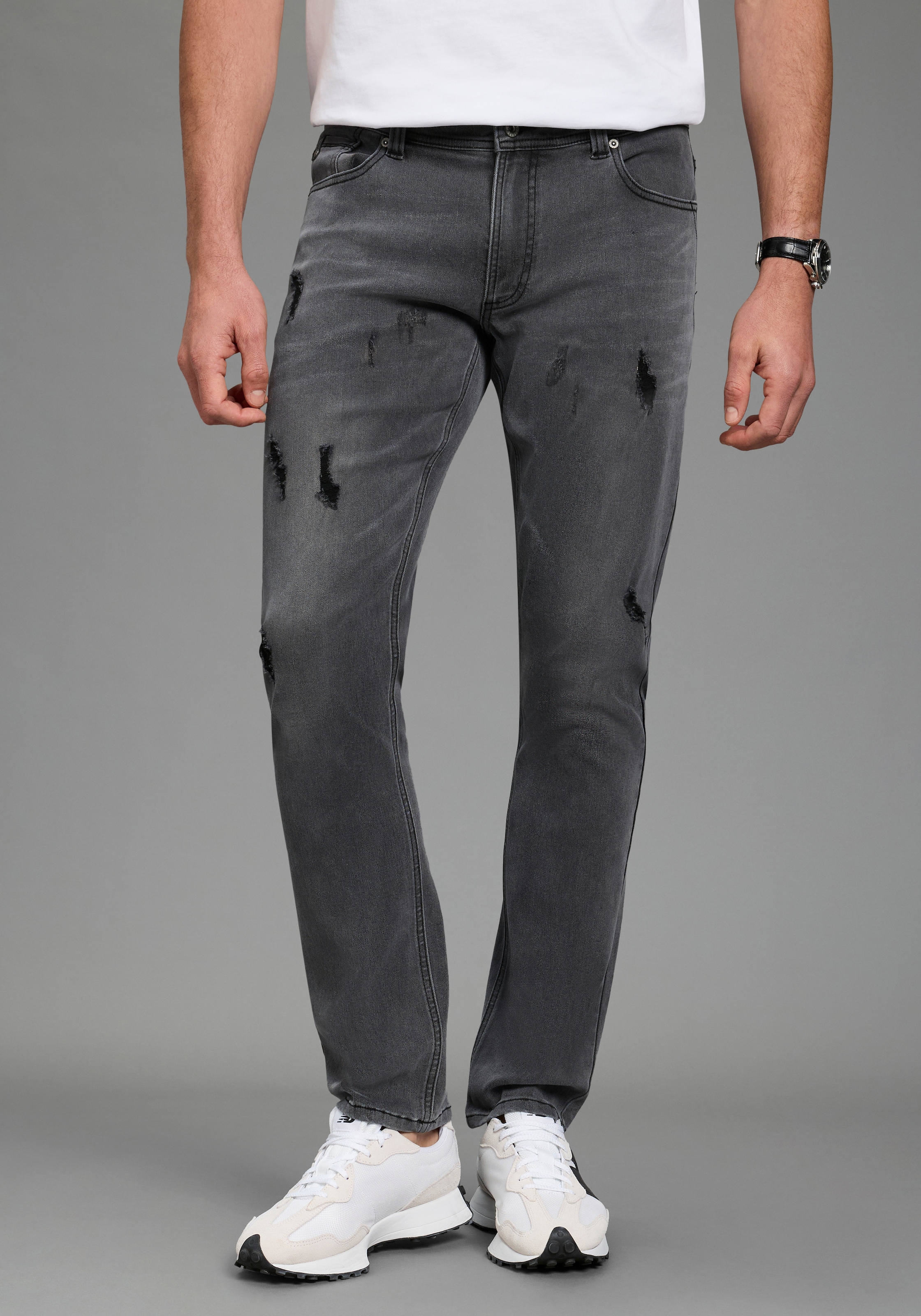 Bruno Banani Slim-fit-Jeans »Grady« schmale Beinweite, niedrige Leibhöhe, figurbetonte Silhouette