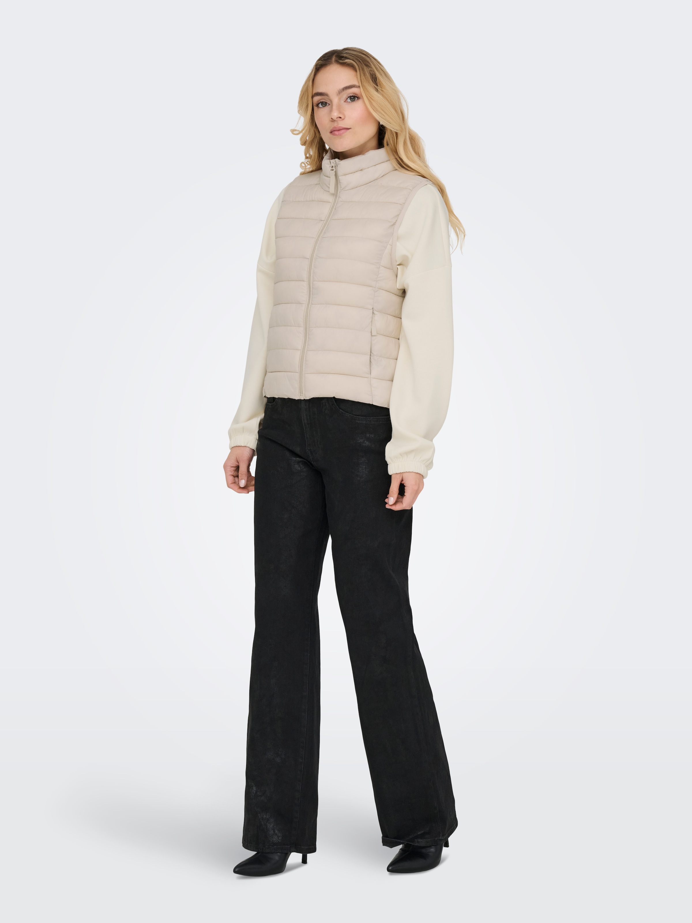 ONLY Steppweste »ONLTAHIA LW QUILTED WAISTCOAT OTW CC OTW« leicht glänzende Oberfläche