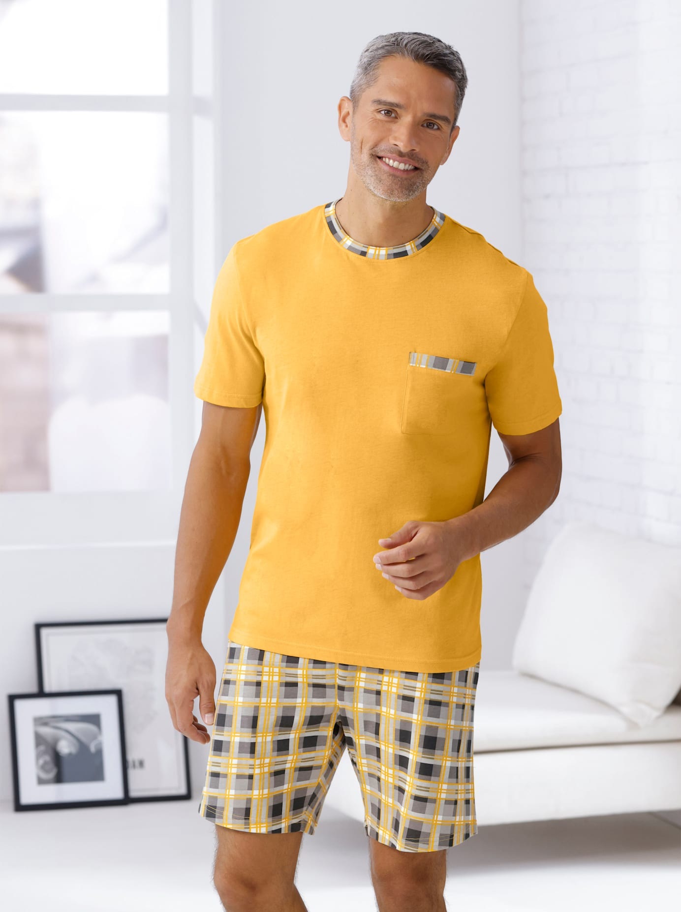 HerrenShorty in gelb, Größe 52/54