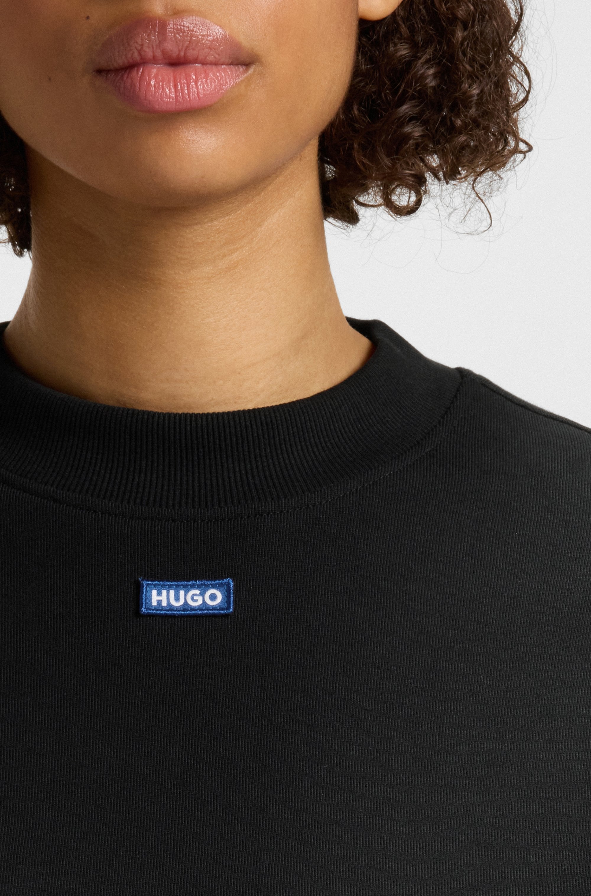 HUGO Blue Sweatshirt »Delessa«, mit Logoaufnäher