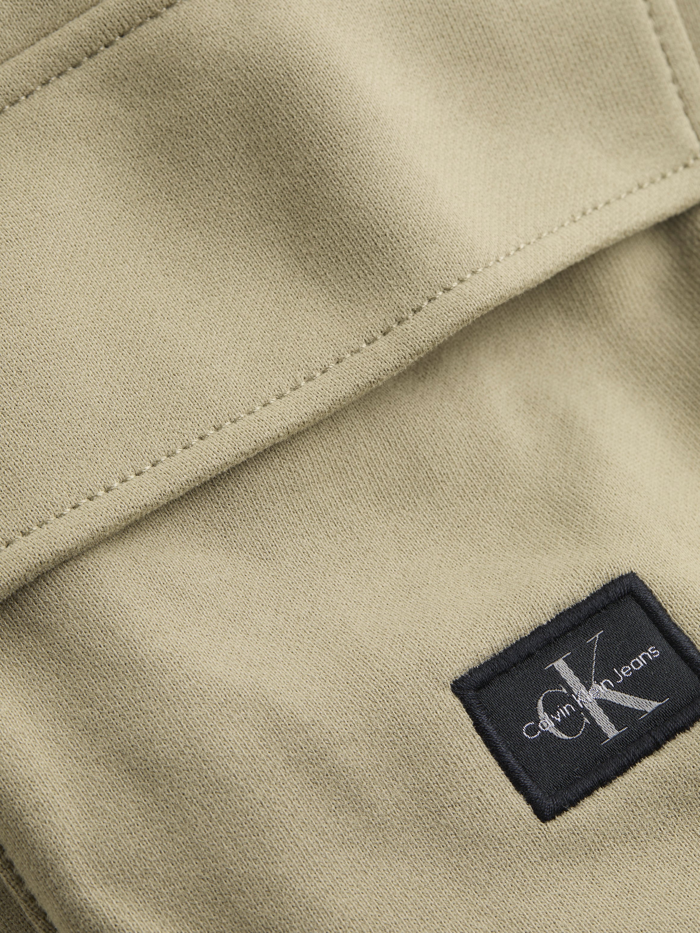 Calvin Klein Jeans Shorts »WOVEN LABEL SHORT«, mit Cargotasche