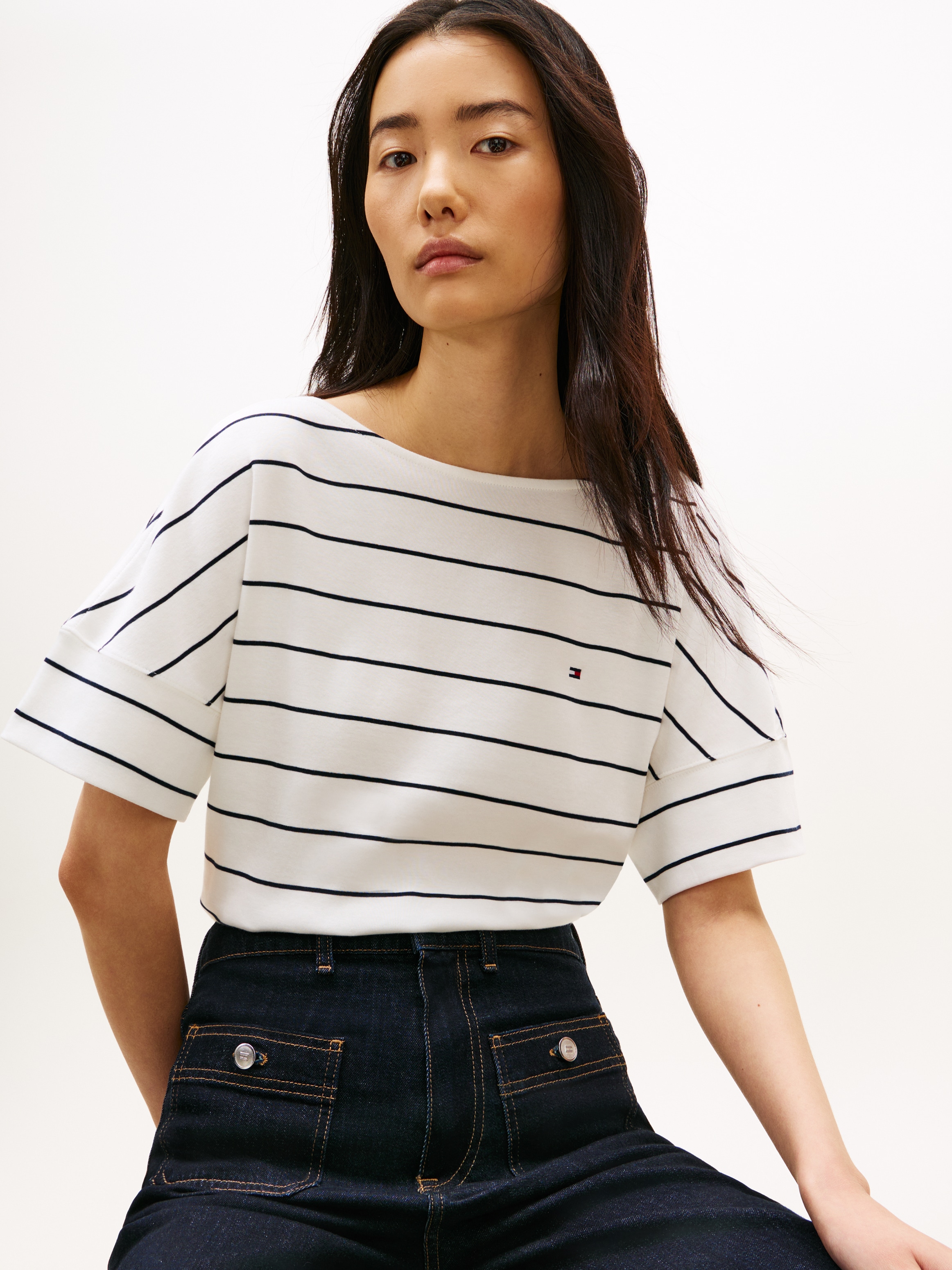 Tommy Hilfiger Kurzarmshirt »MDRN CODY SS SLV C-NK TEE« mit dezenter Logo-Stickerei, Relaxed Fit