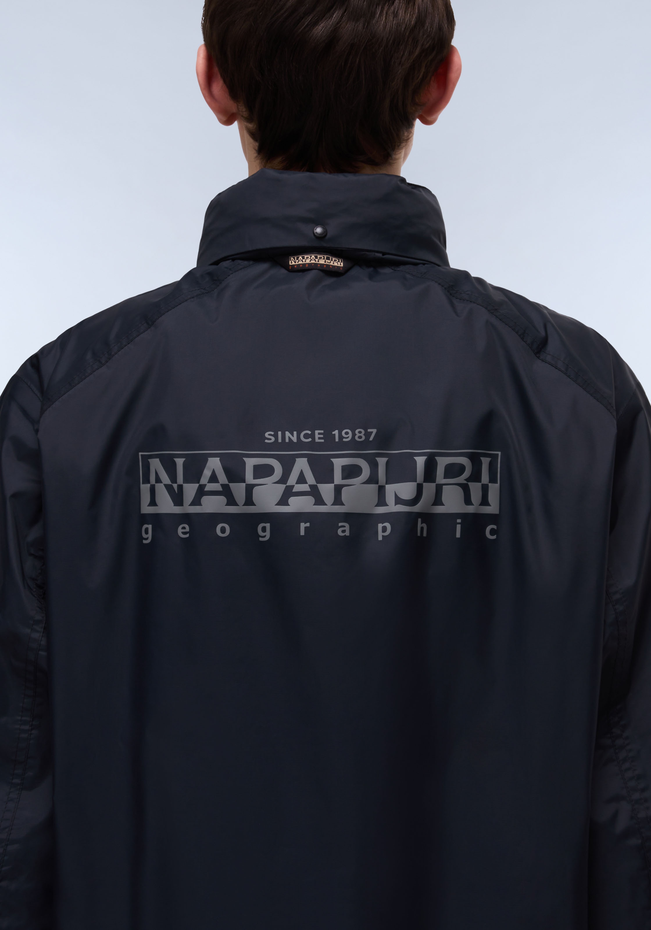 Napapijri Windbreaker »A-CLOUDY 041 BLACK«, mit Kapuze, Mit Markenlabel von Napapijri im Rücken und auf dem Ärmel