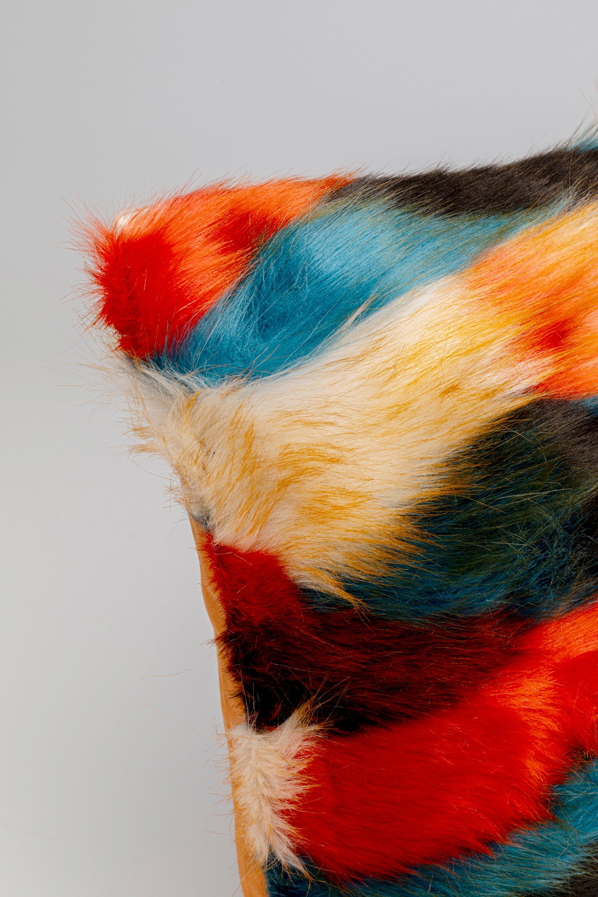 Kare Design Dekokissen »Glammer Colore, Kissenhülle mit Füllung, 45x45 cm« stützt Kopf und Nacken angenehm und sorgt für erholsamen Schlaf