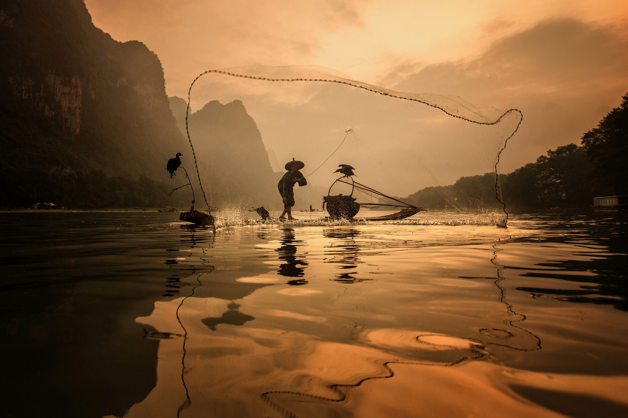 Papermoon Fototapete »Photo-Art GUNARTO SONG, VERBREITEN SIE DIE FISCHNETZE«