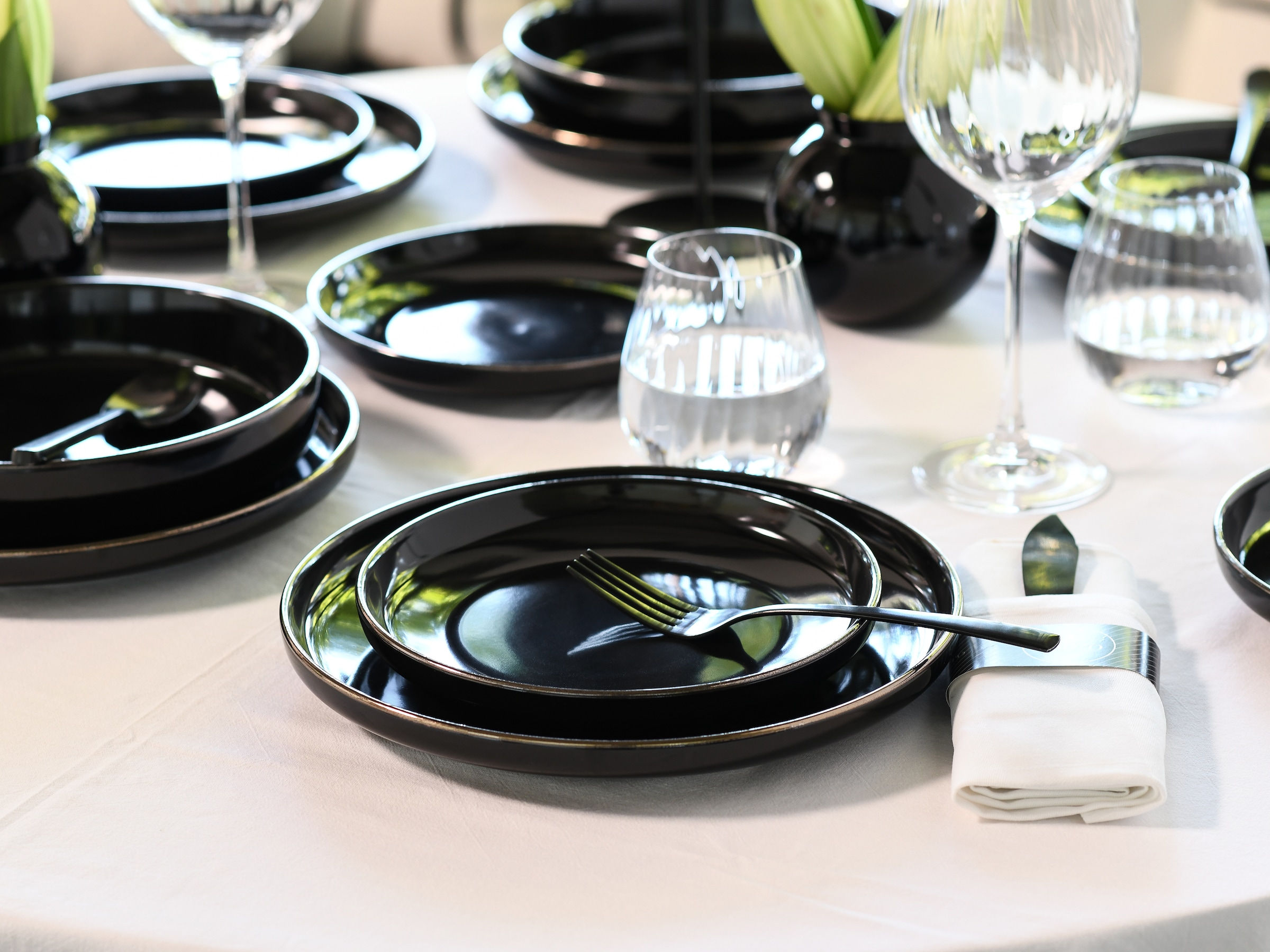 CreaTable Teller-Set »Nordic Festive, Service 18-tlg.« Teller Set, Minimalistisches Design, Dezente goldene Akzente