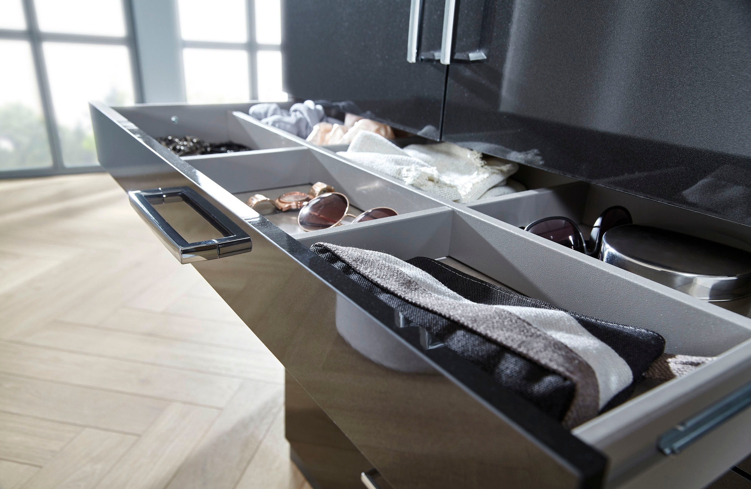 rauch Drehtürenschrank »Kleiderschrank Schrank Garderobe Garderobenschrank Topseller HOMBURG«, inkl. Passepartout, oberer Schubkasten mit Einteilung MADE IN GERMANY
