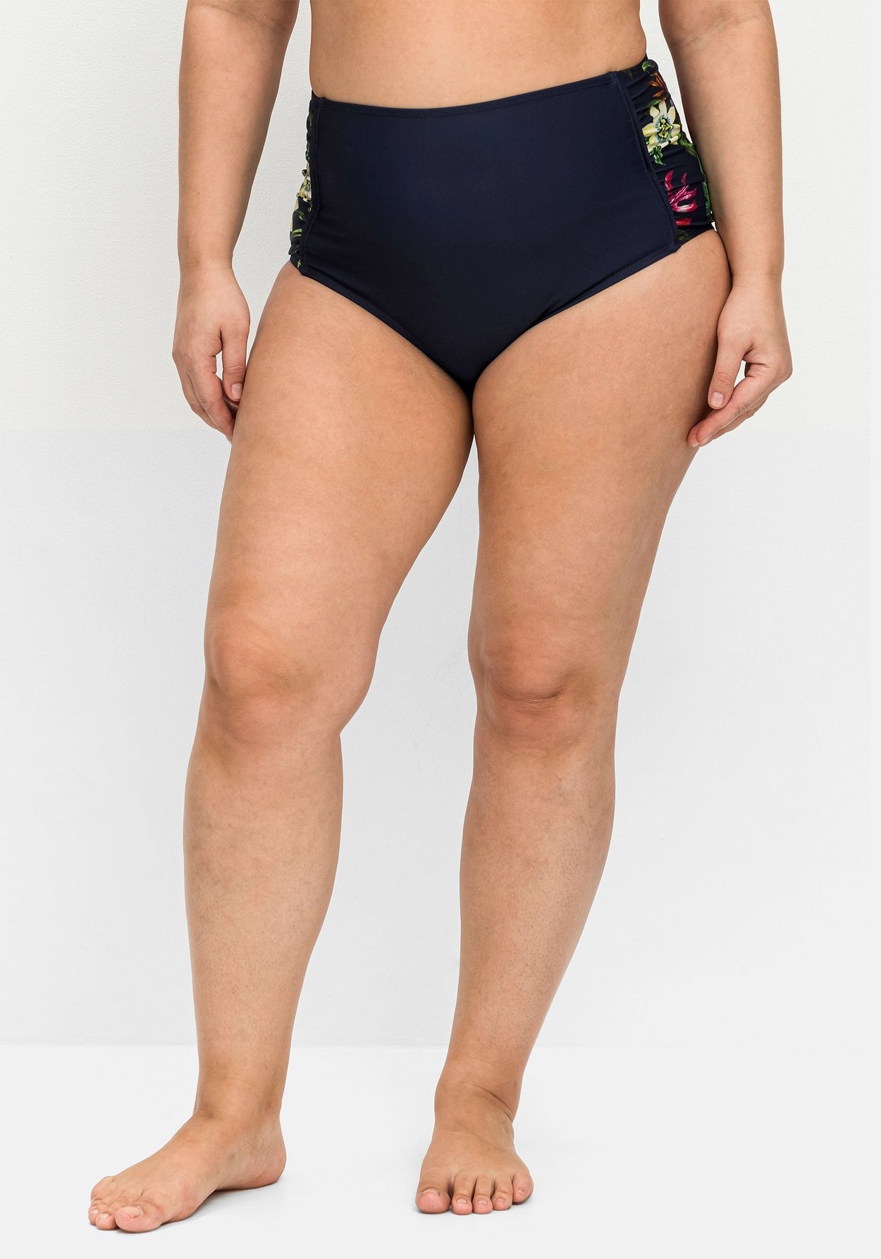 Bikini-Hose »Bikinihose in hohem Schnitt, mit Blumendruck«, in hohem Schnitt, mit...