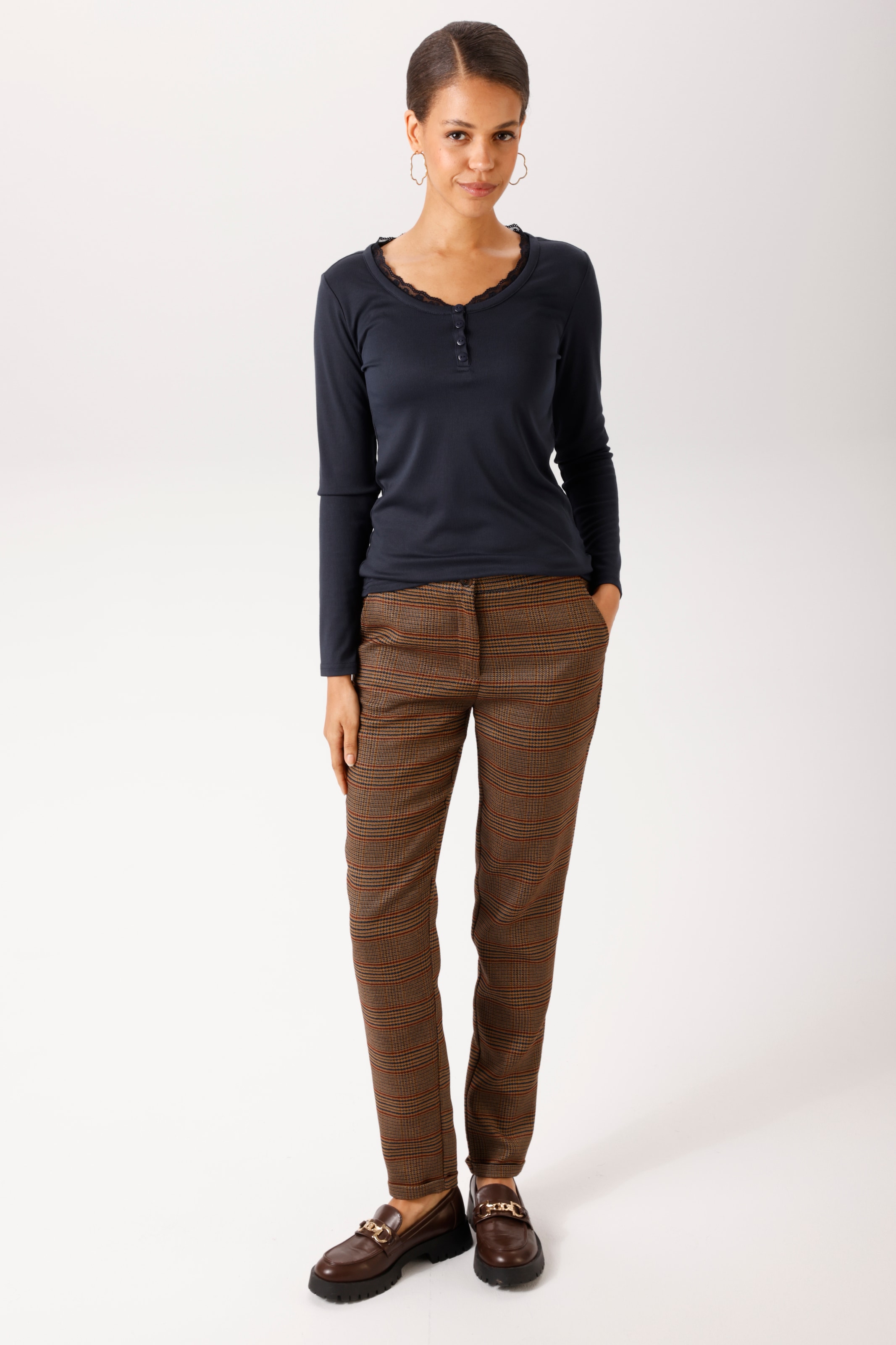 Aniston CASUAL Langarmshirt mit gewellter Spitze am Rundhals-Ausschnitt - NEUE KOLLEKTION