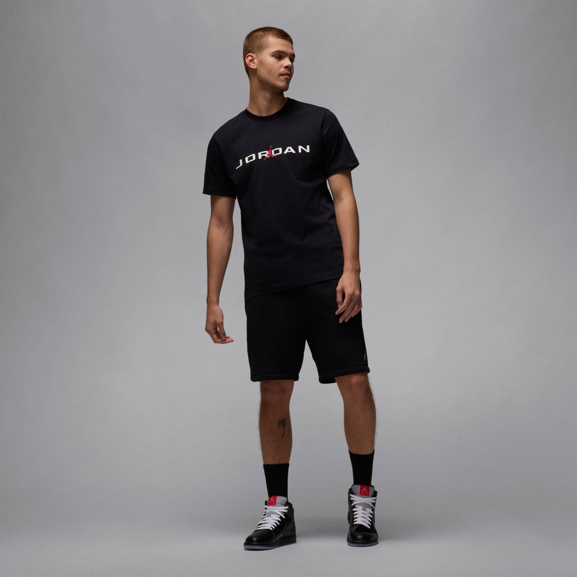 Jordan T-Shirt »M J JD AIR SS CREW« aus mittelschwerer Baumwolle, mit Jordan Grafiken auf der Vorderseite