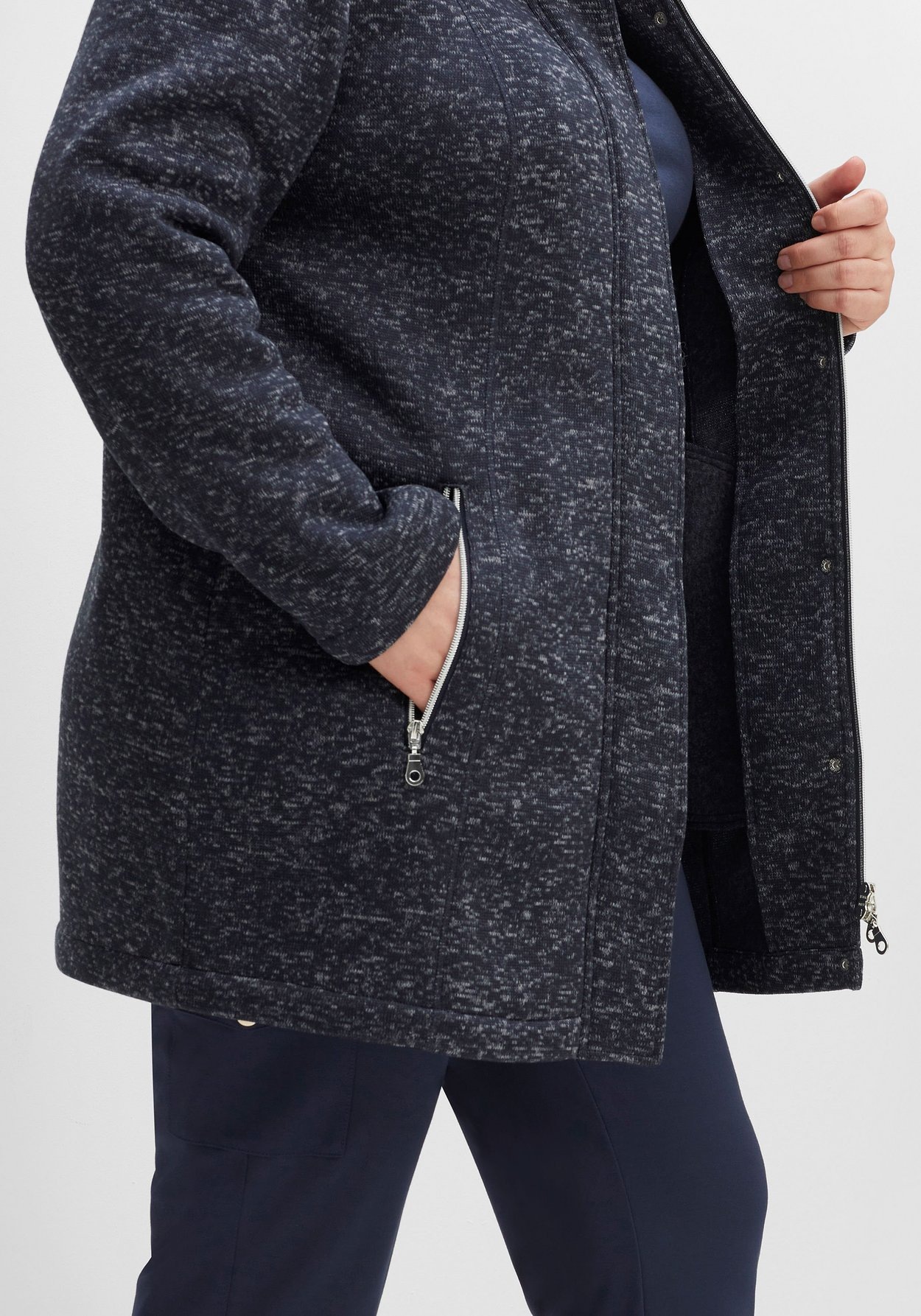 Sheego Fleecejacke »Kapuzenjacke in melierter Optik, wärmender Strickfleece«, mit Kapuze, in melierter Optik, wärmender Strickfleece