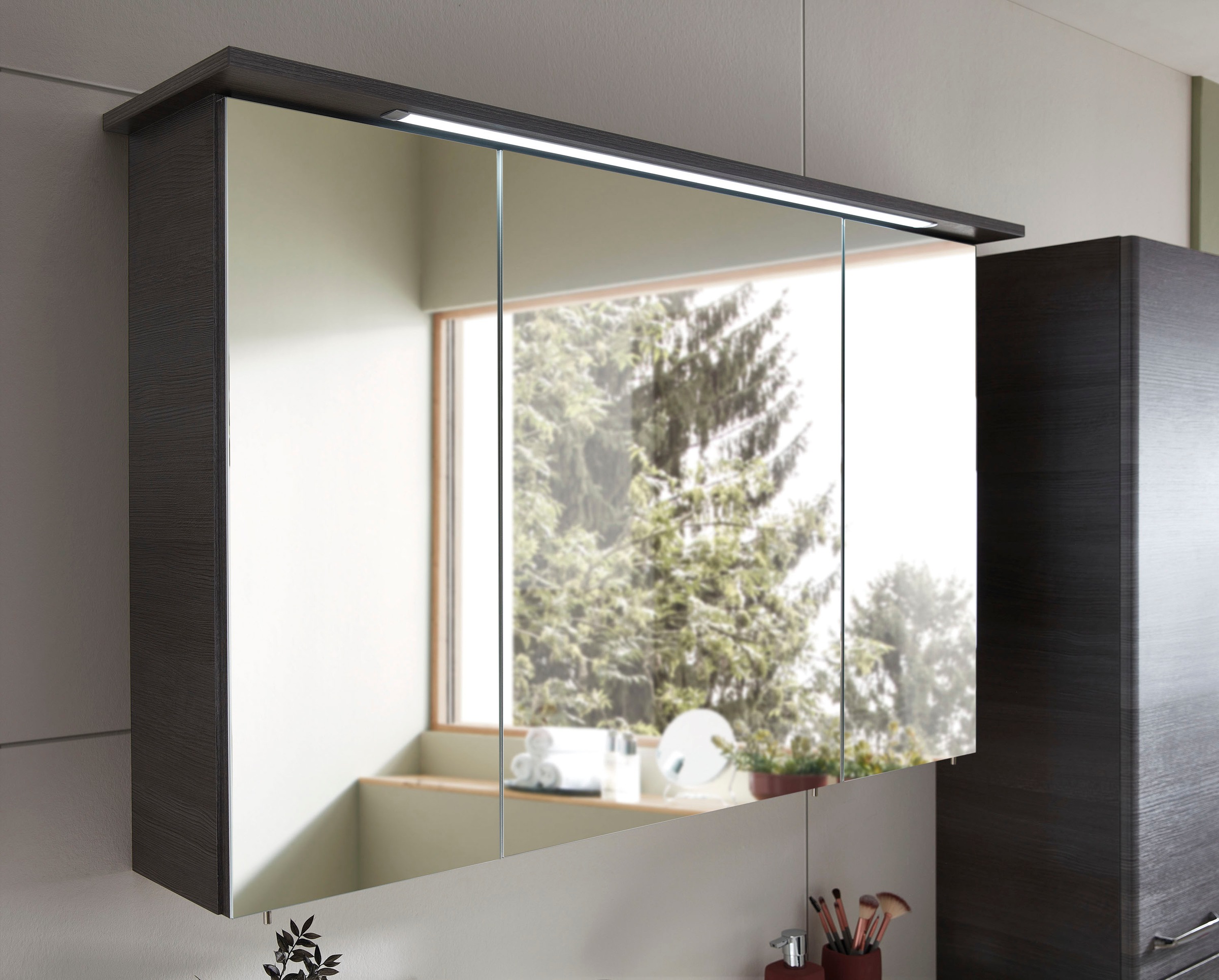 Saphir Badmöbel-Set »Quickset 2-teilig, Mineralmarmor-Waschtisch mit LED-Spiegelschrank«, (2 St.), Badezimmer Set inkl. Türdämpfer, 5 Türen, 1 Klappe, 1 Schublade