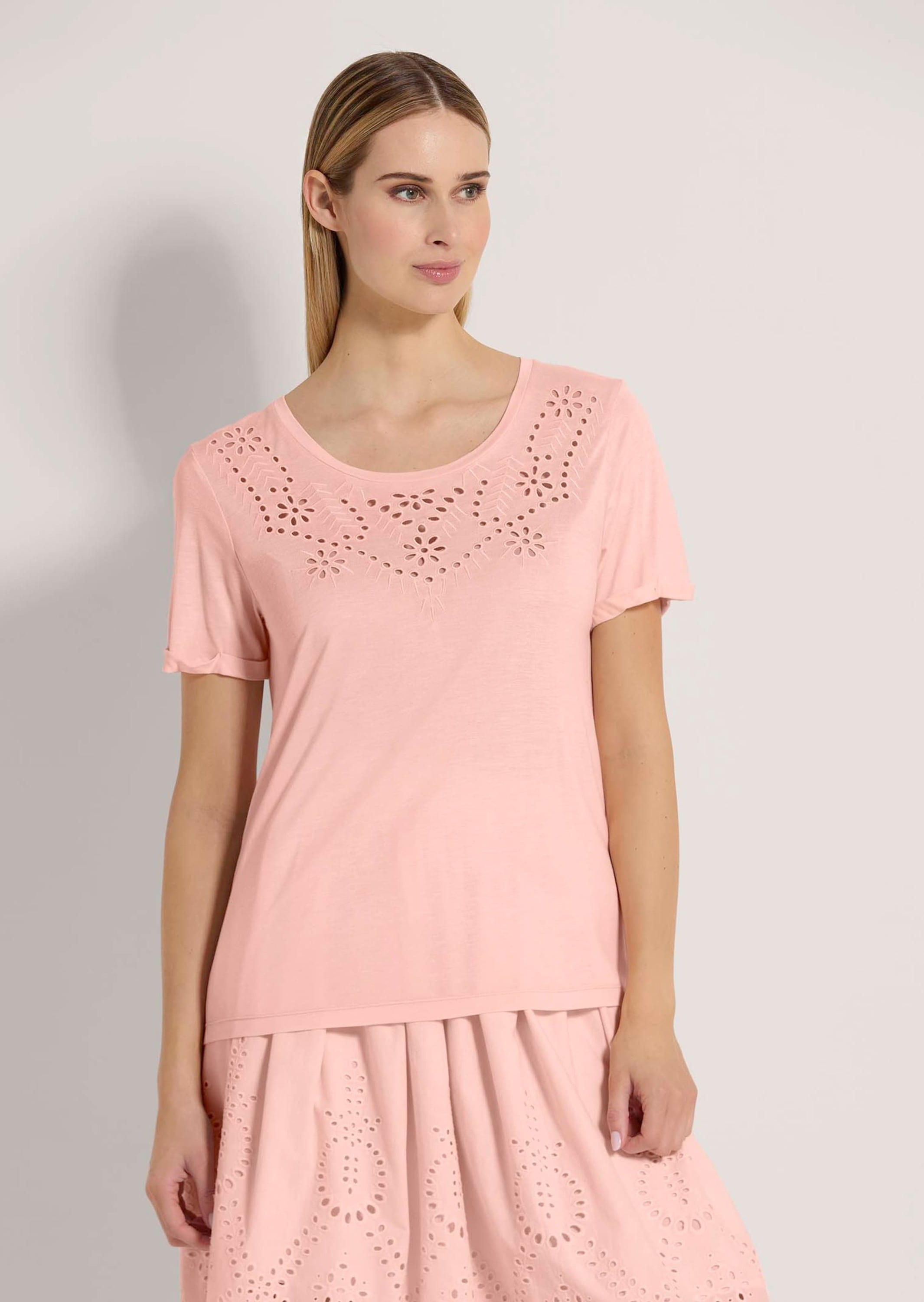MADELEINE Kurzarmshirt »Shirt Halbarm-Shirt mit Lochstickerei«