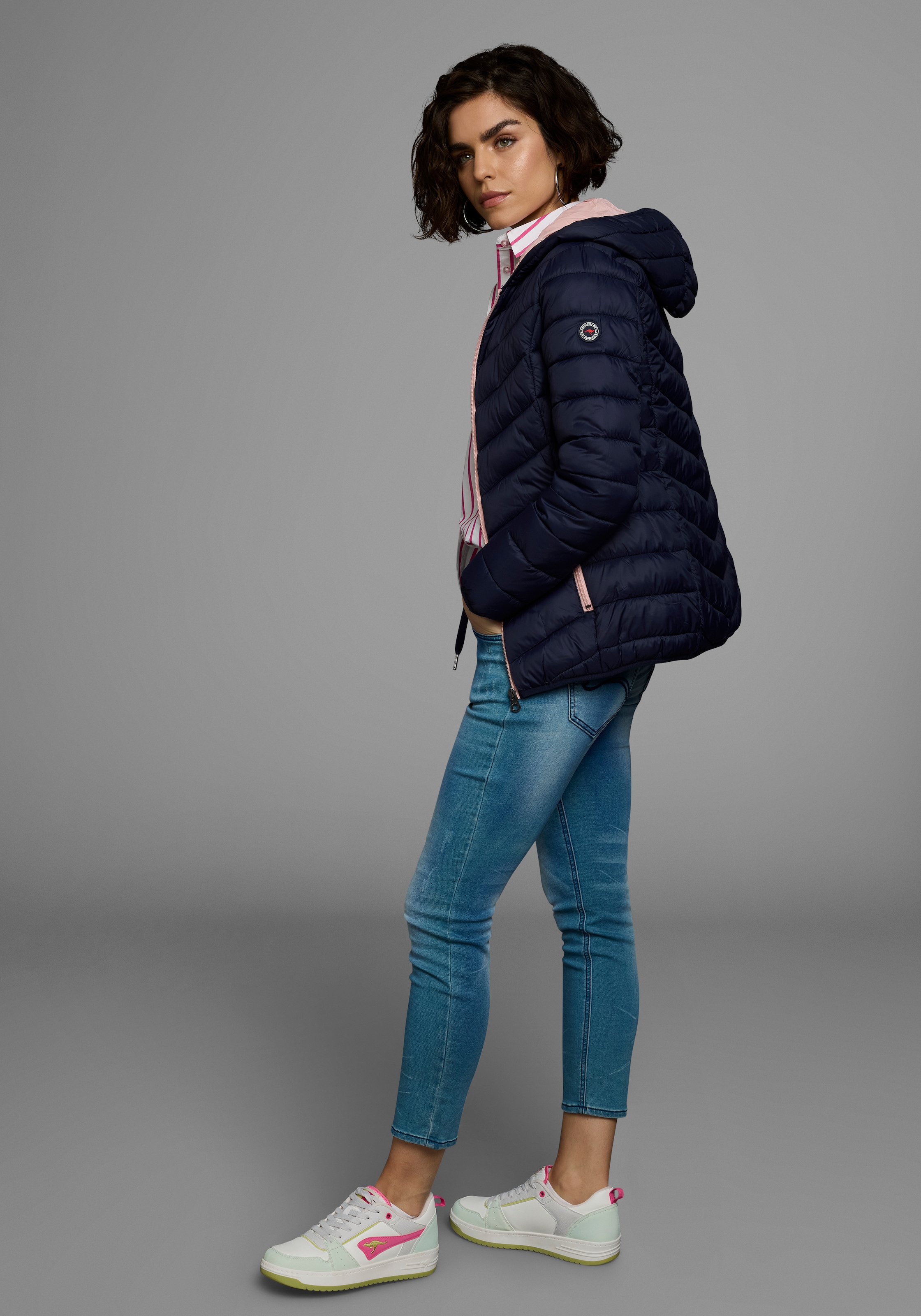KangaROOS Steppjacke, mit Kapuze, mit kontrastfarbenen Details