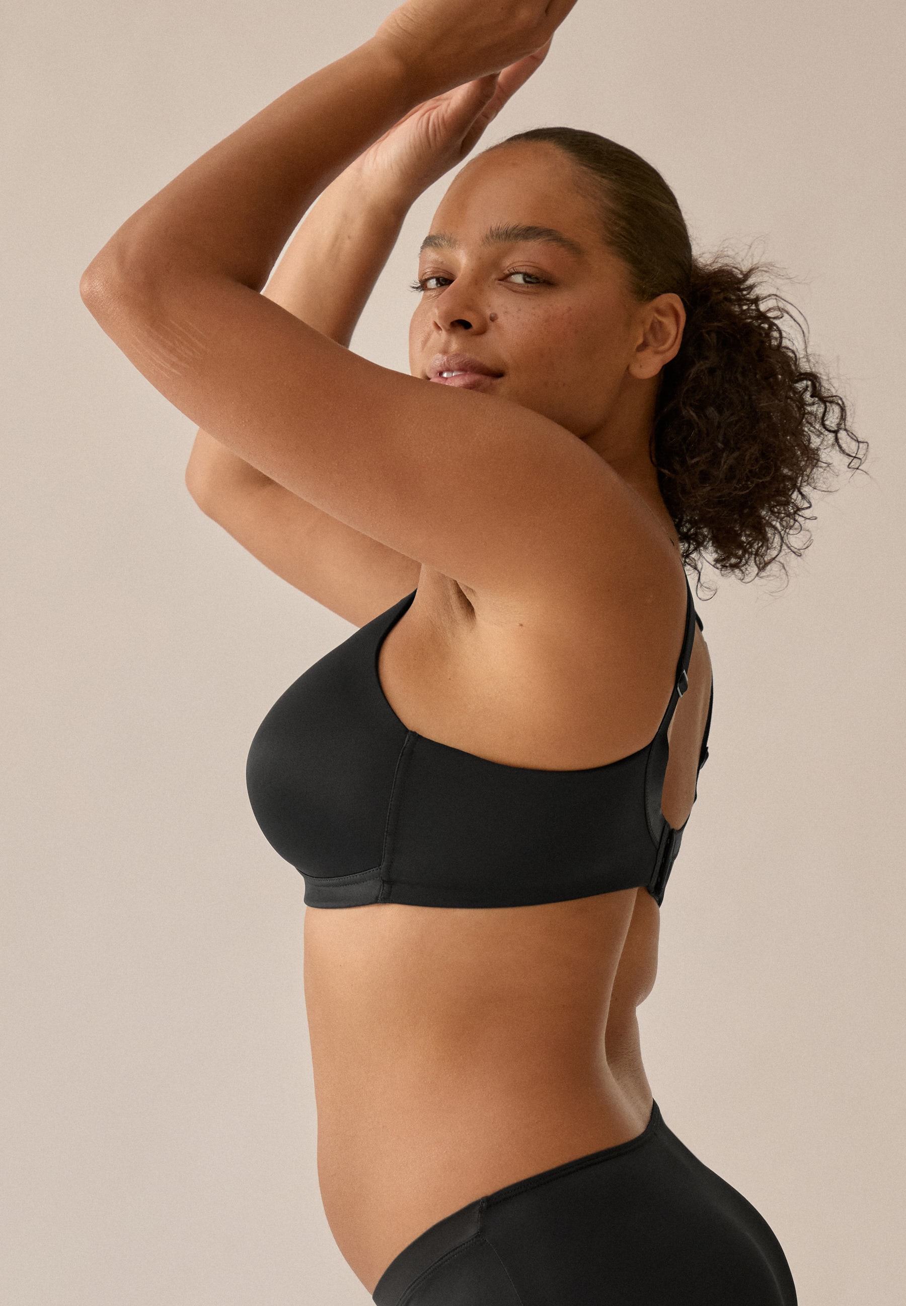 Naturana Schalen-BH »The Wednesday« 1 Stk. tlg., herausnehmbare Pads, breite Träger, Entlastungsträger, feminin, basic