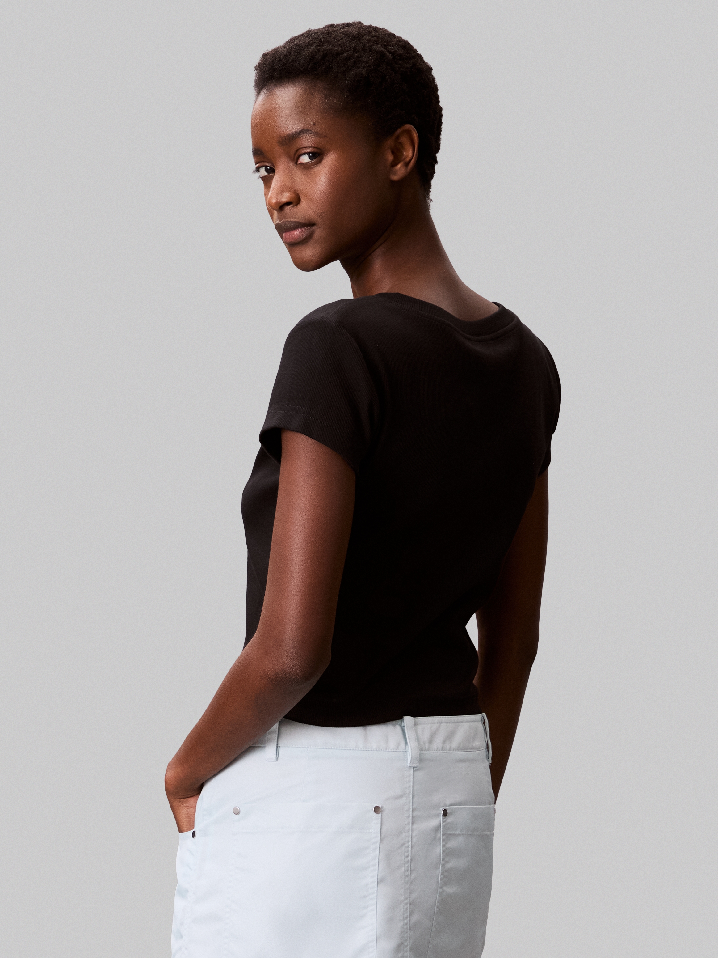 Calvin Klein Jeans T-Shirt »A- SS WOVEN LABEL RIB VNECK TEE«, mit gewebtem Label