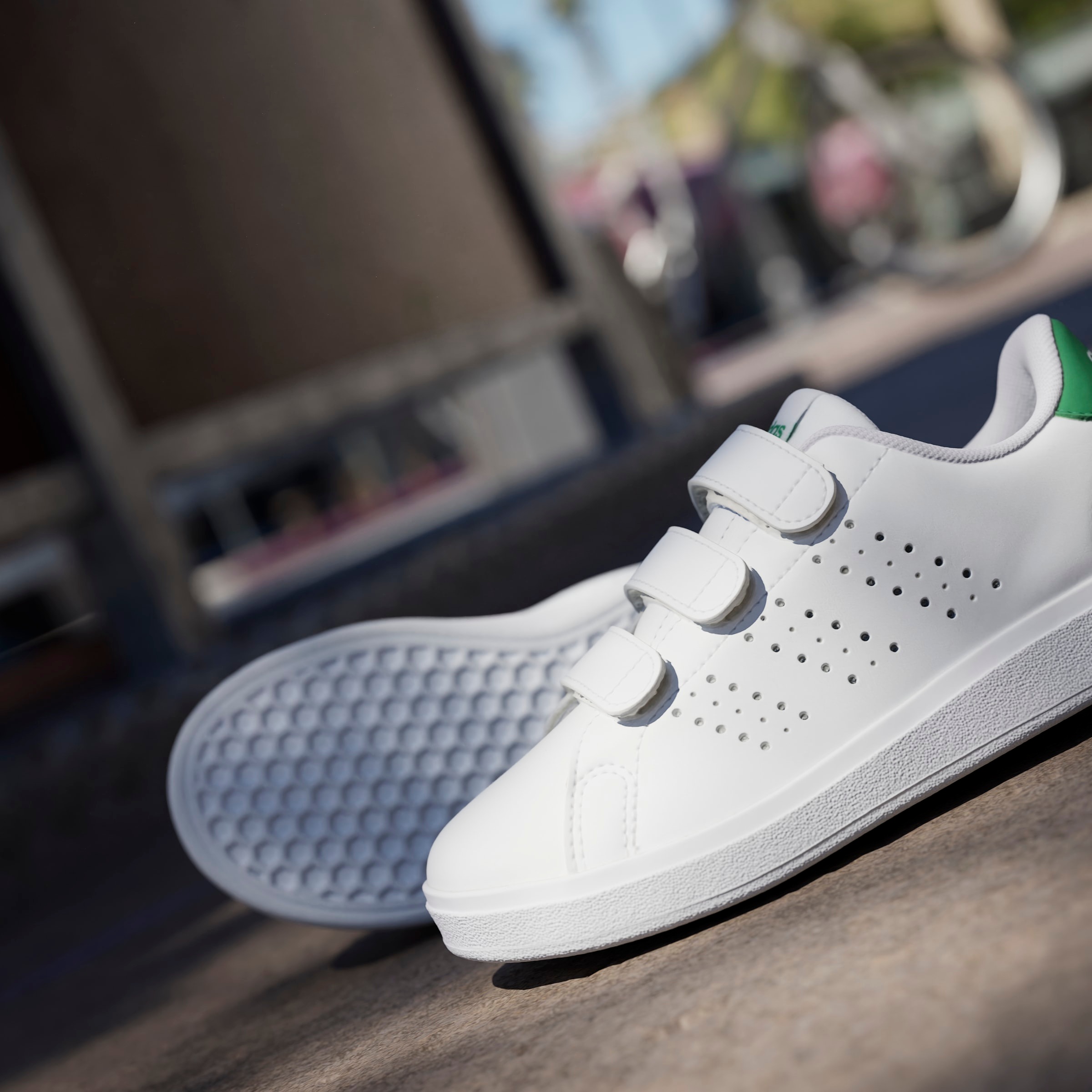 adidas Sportswear Klettschuh »ADVANTAGE BASE 2.0 KIDS«  Design auf den Spuren des adidas Stan Smith, für Kinder & Jugendliche