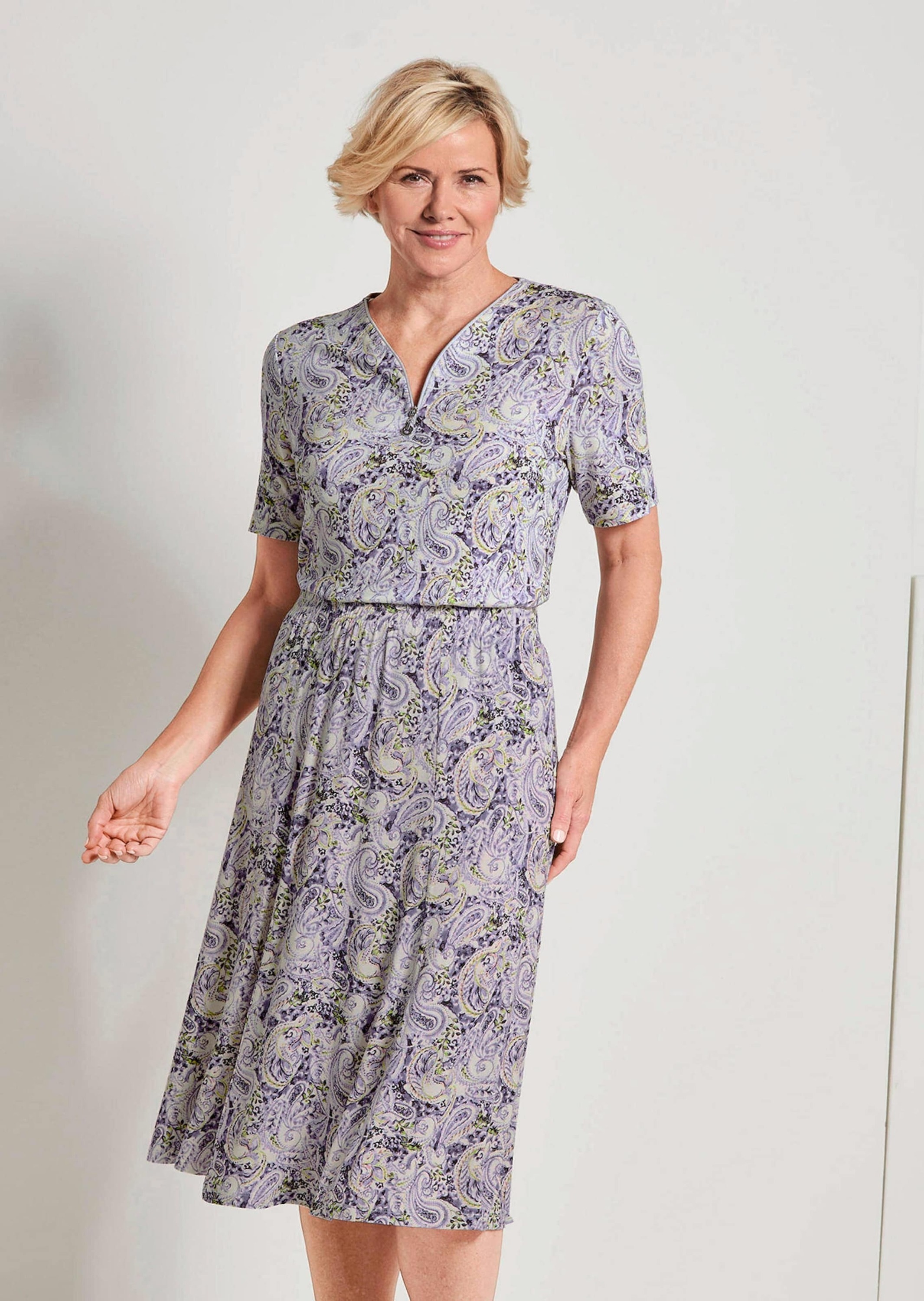 GOLDNER Print-Shirt »Kurzgröße Viskoseshirt mit Paisley-Muster« Dekorativer RV am Ausschnitt