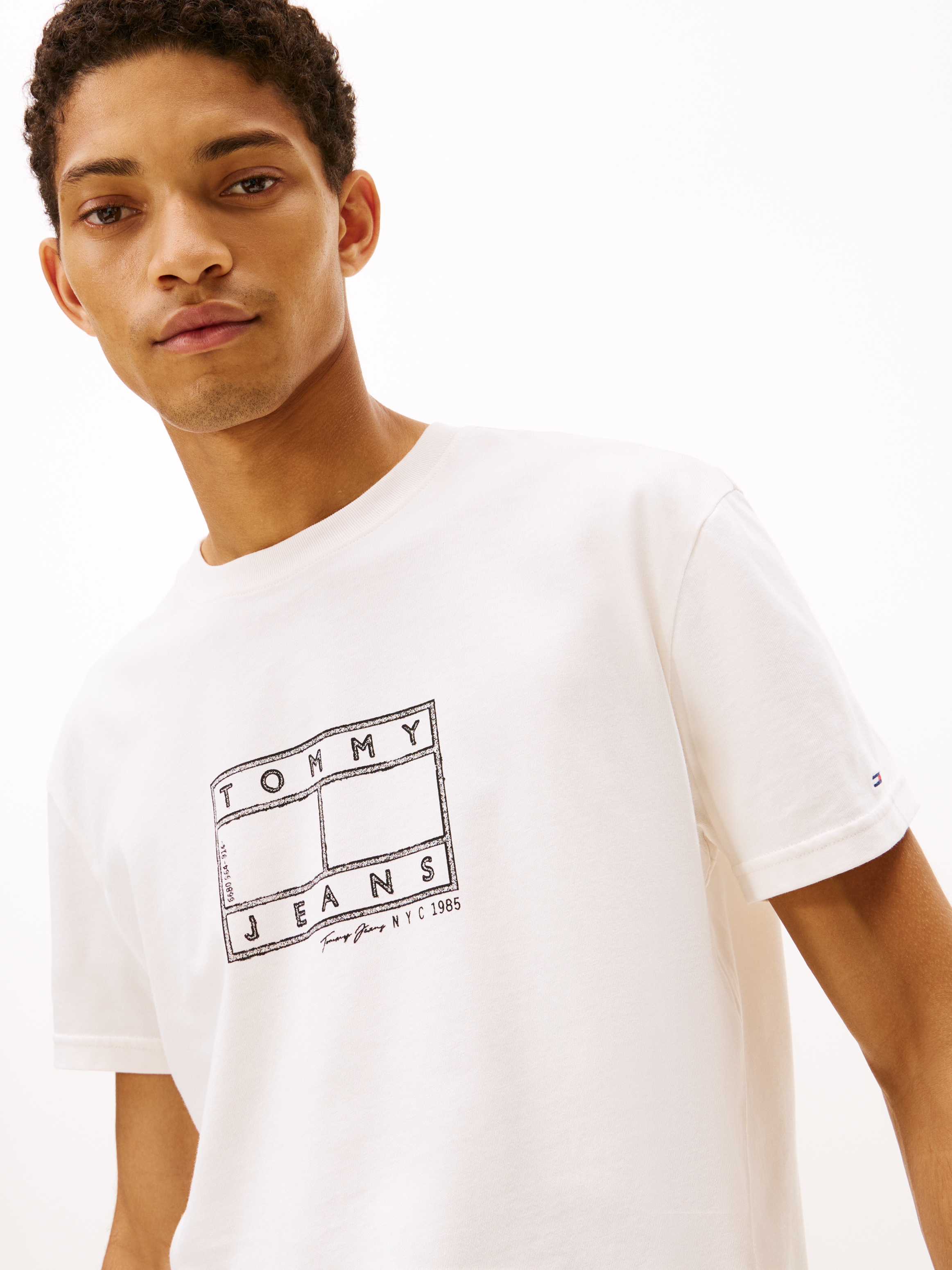 Tommy Jeans T-Shirt »TJM  CENTER FLAG« mit Stempel-Logo, regular fit, Rundhals