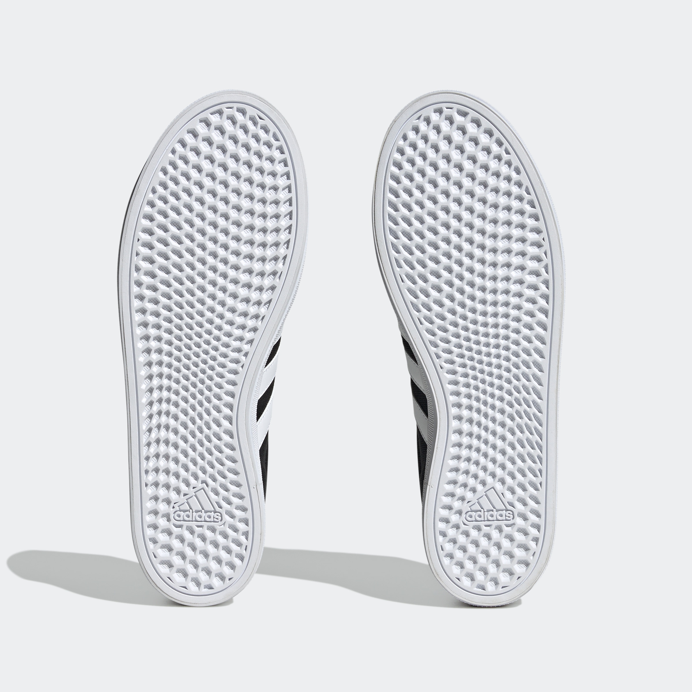 adidas Sportswear Sneaker »BRAVADA 2.0 LIFESTYLE SKATEBOARDING CANVAS«, Design auf den Spuren des adidas Nizza