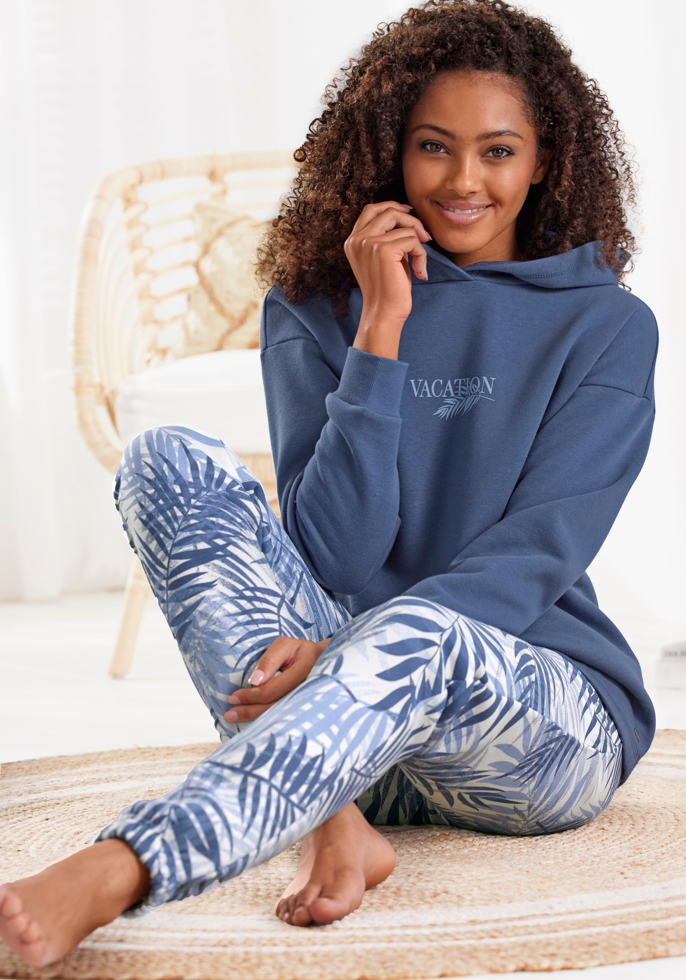 LASCANA Hoodie »-Kapuzensweatshirt, Loungeshirt«, mit Frontprint, Loungewear